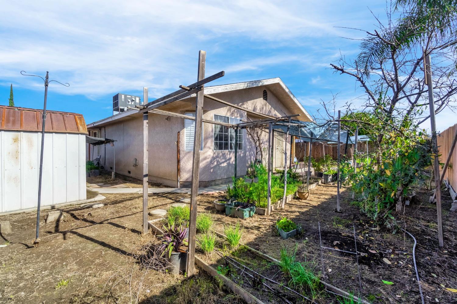 882 W National Ave, Clovis, CA 93612