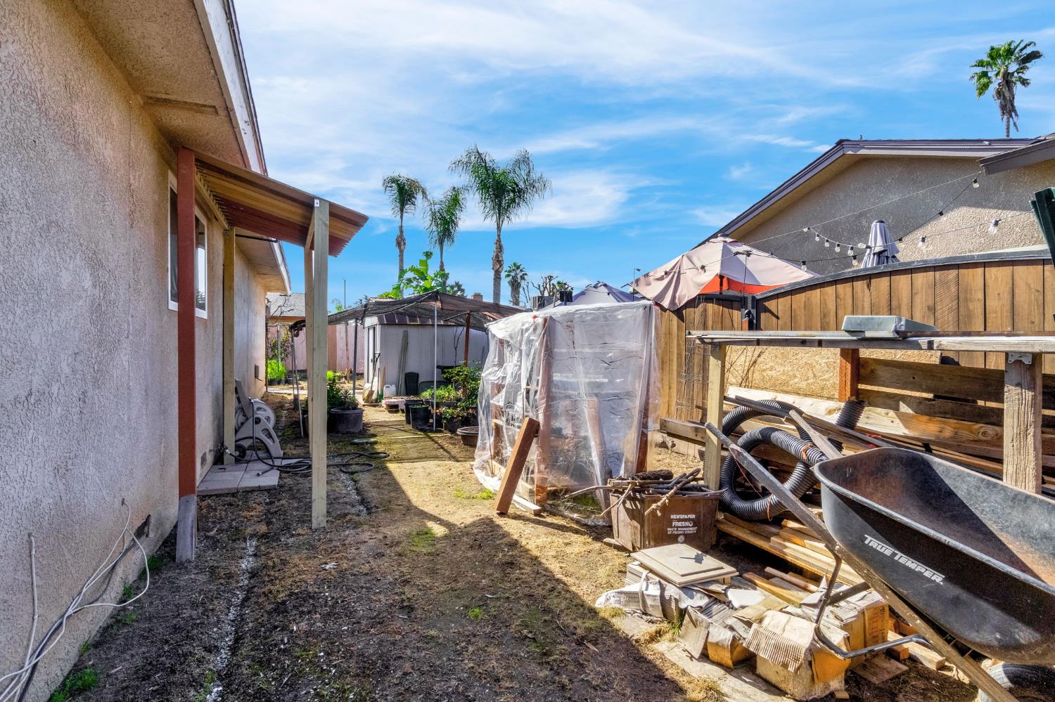 882 W National Ave, Clovis, CA 93612