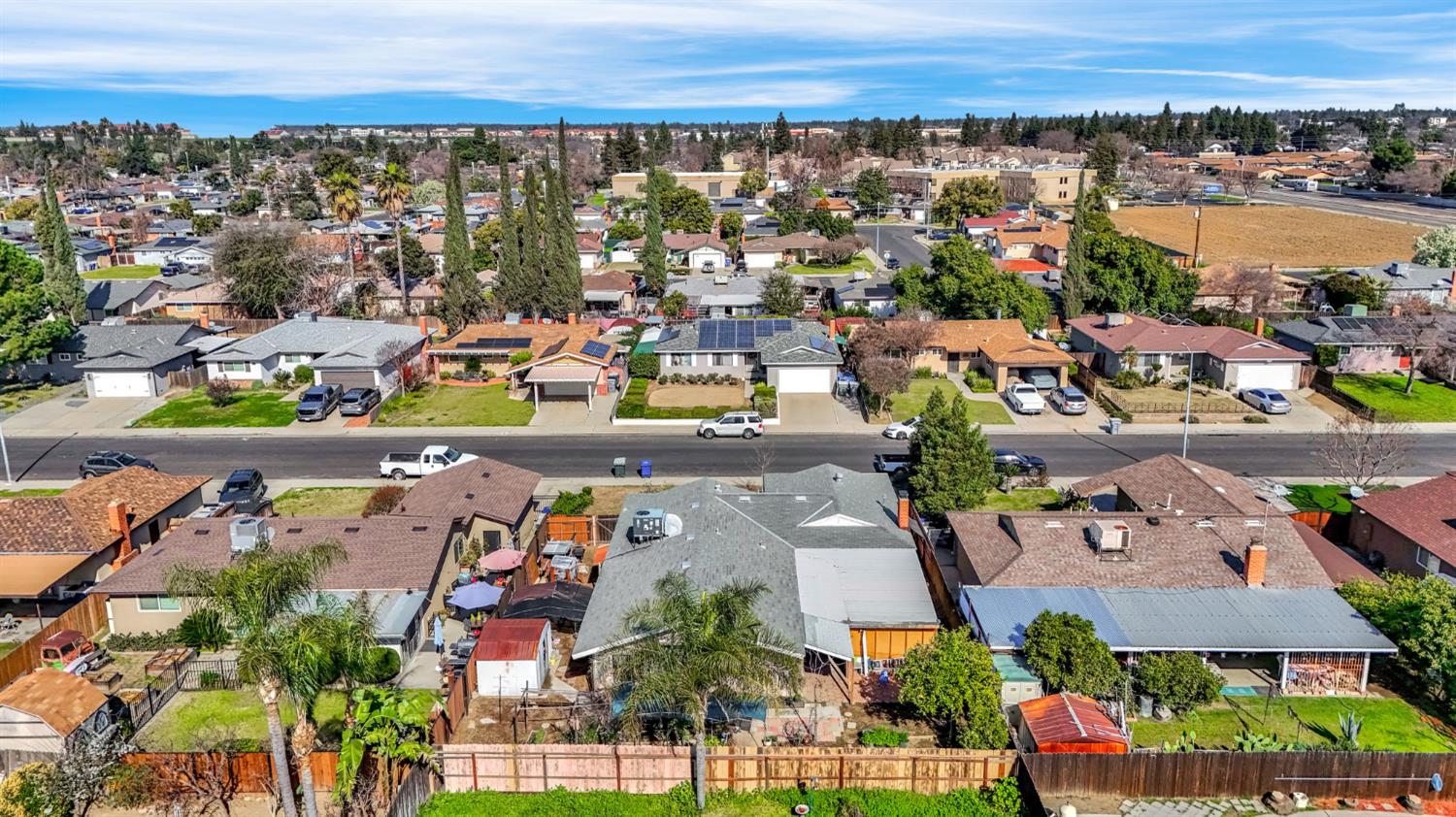 882 W National Ave, Clovis, CA 93612