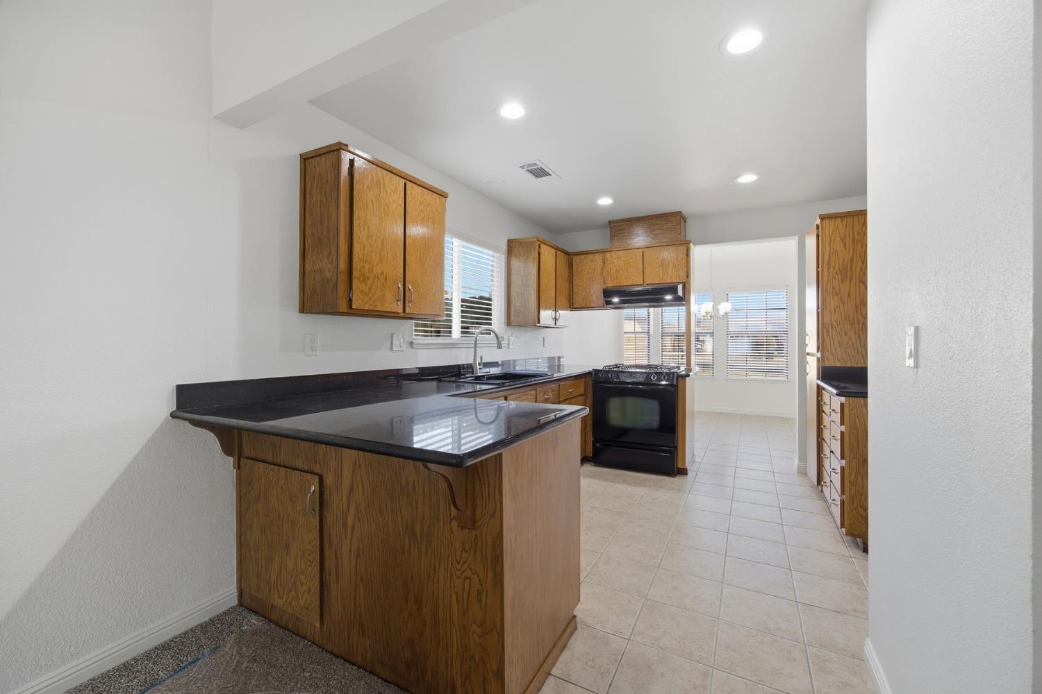 1931 S West Ct, Visalia, CA 93277