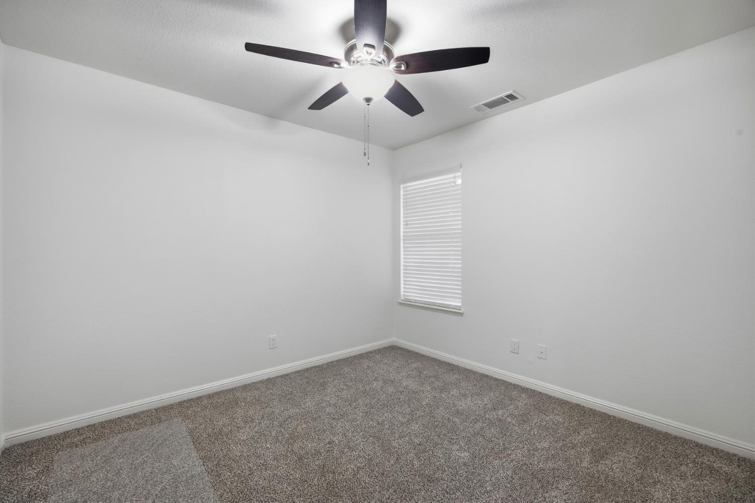 1931 S West Ct, Visalia, CA 93277