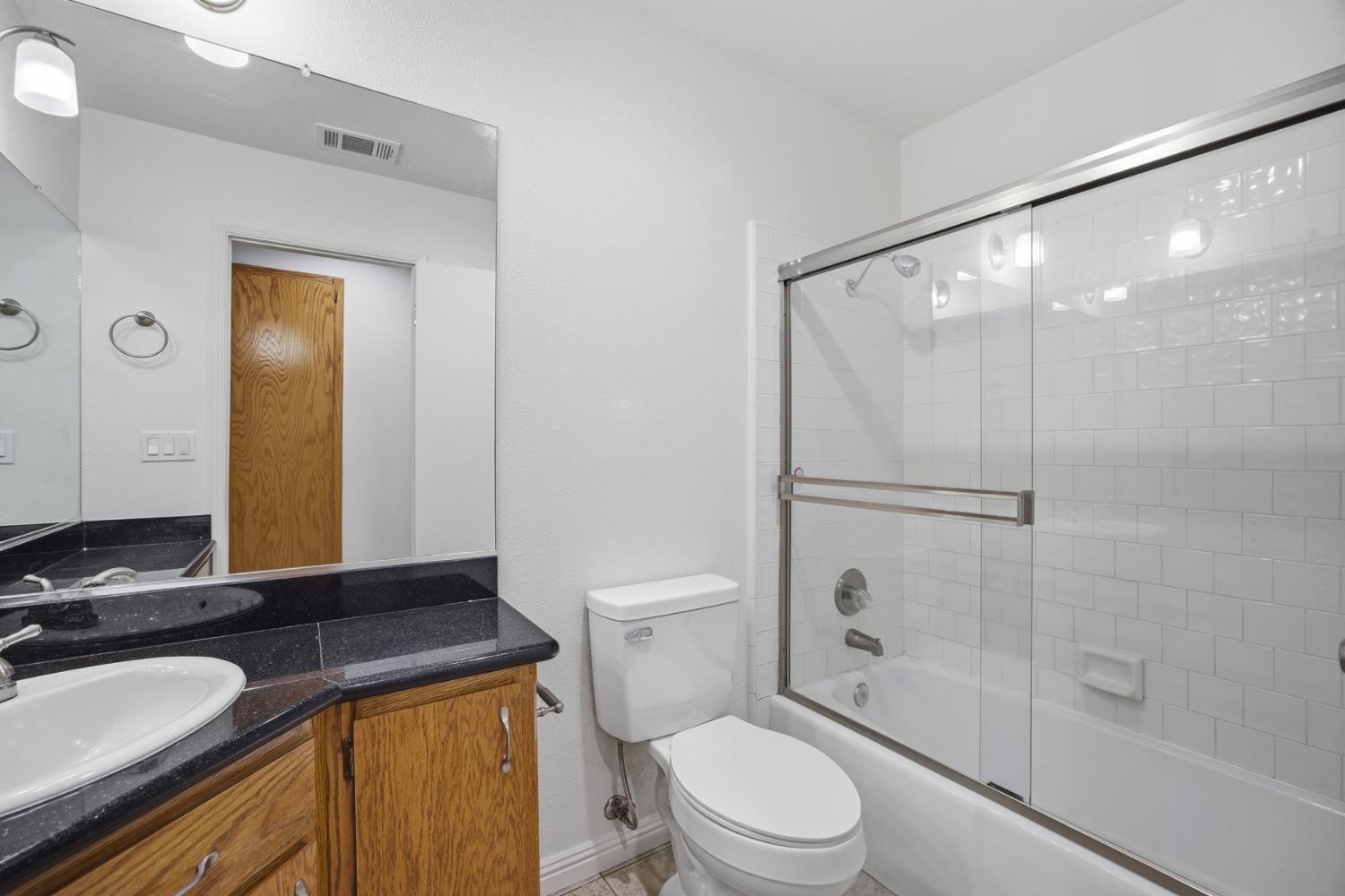 1931 S West Ct, Visalia, CA 93277