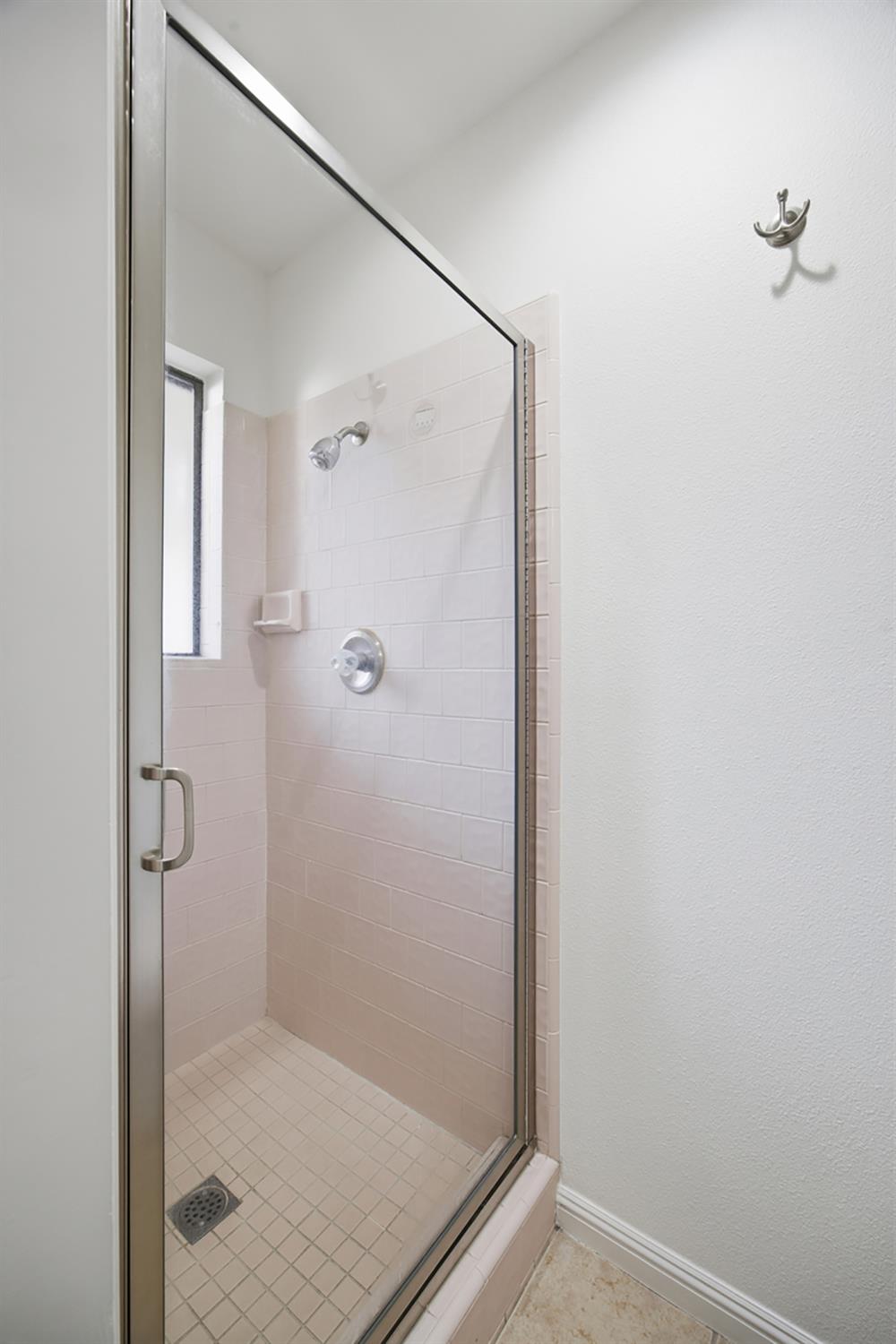 1931 S West Ct, Visalia, CA 93277