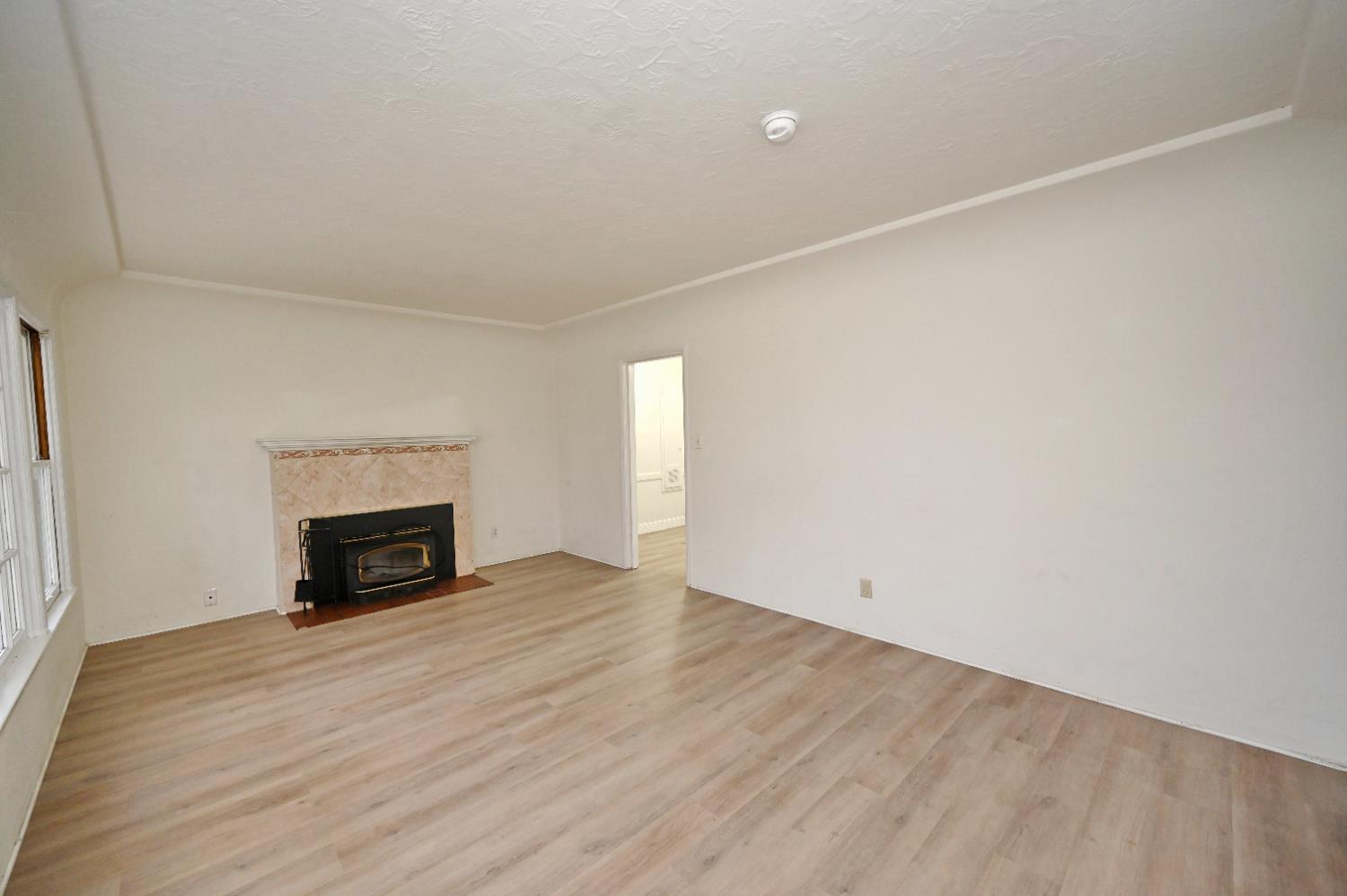 1413 W Terrace Ave, Fresno, CA 93705