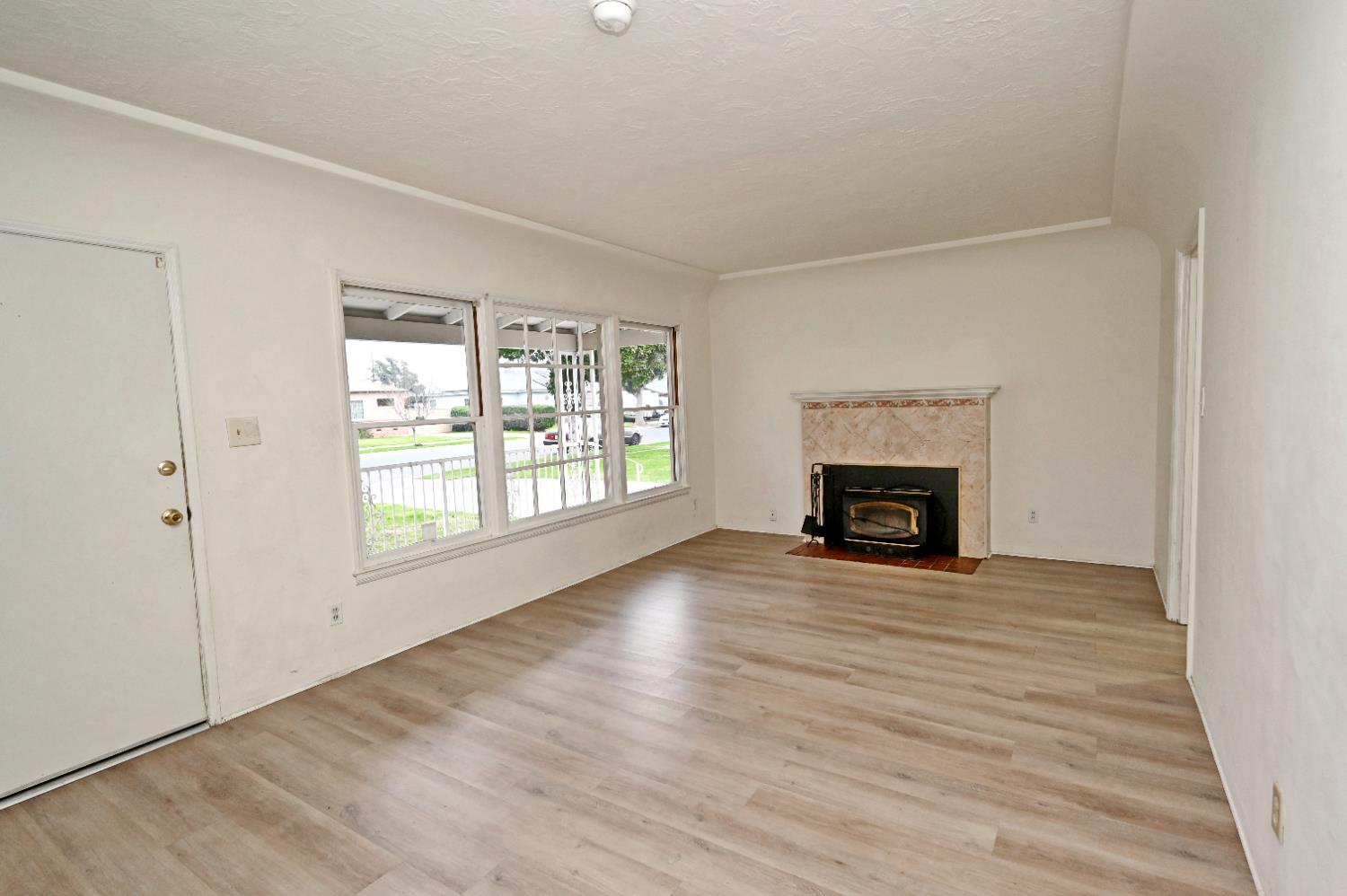 1413 W Terrace Ave, Fresno, CA 93705