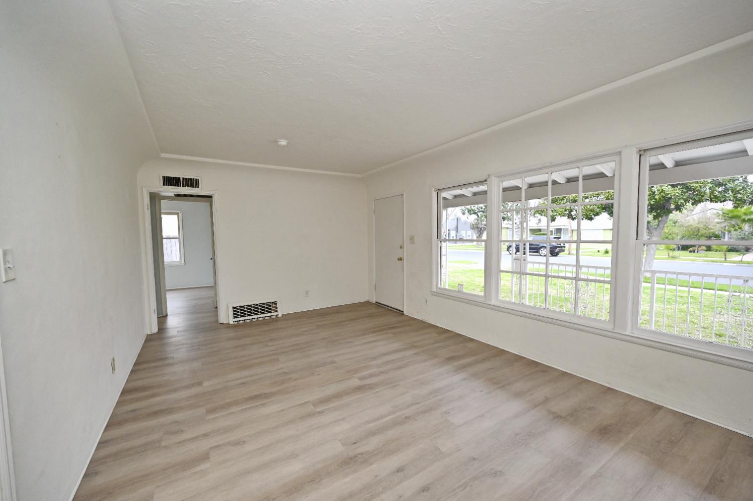 1413 W Terrace Ave, Fresno, CA 93705