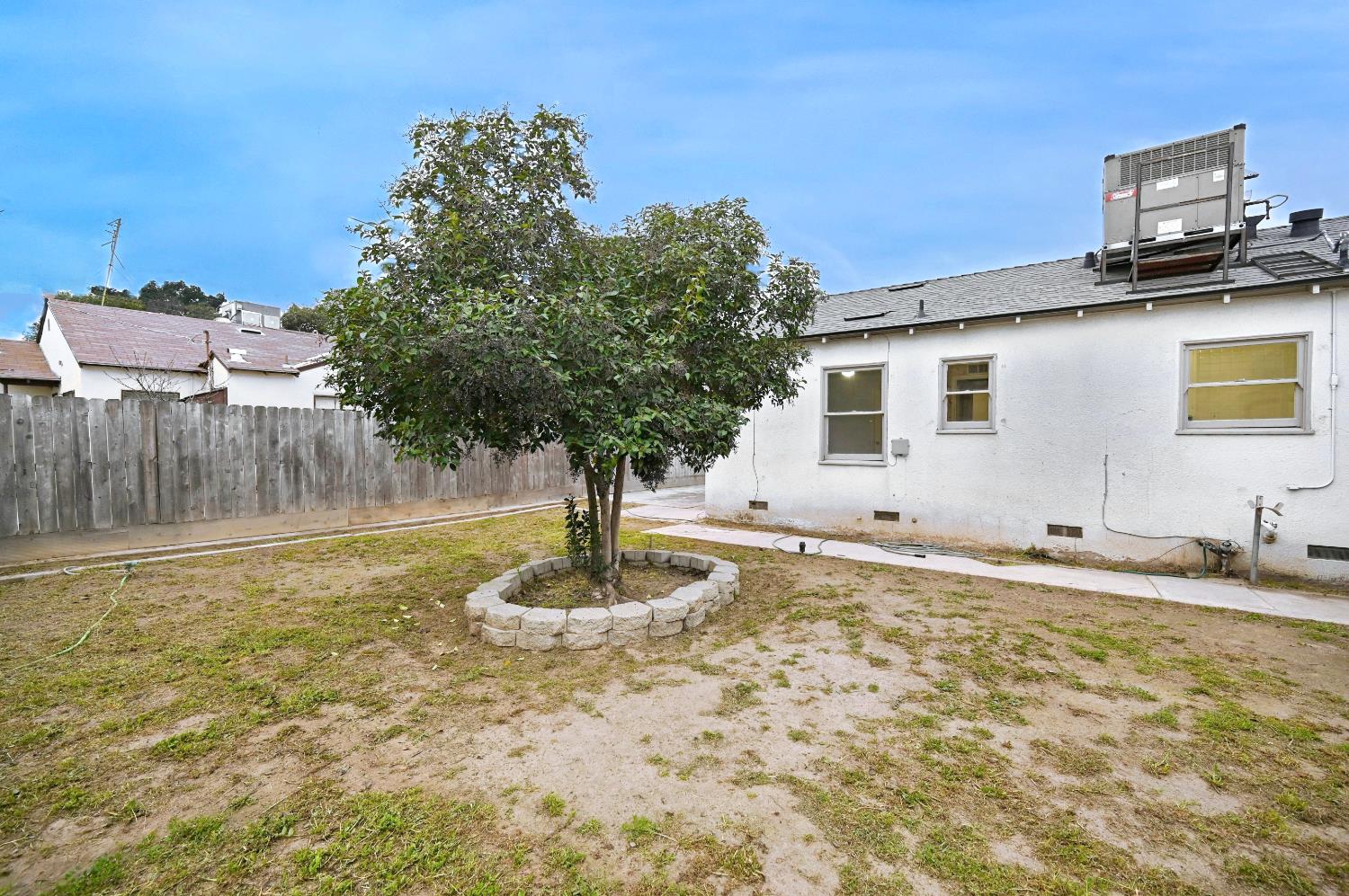 1413 W Terrace Ave, Fresno, CA 93705