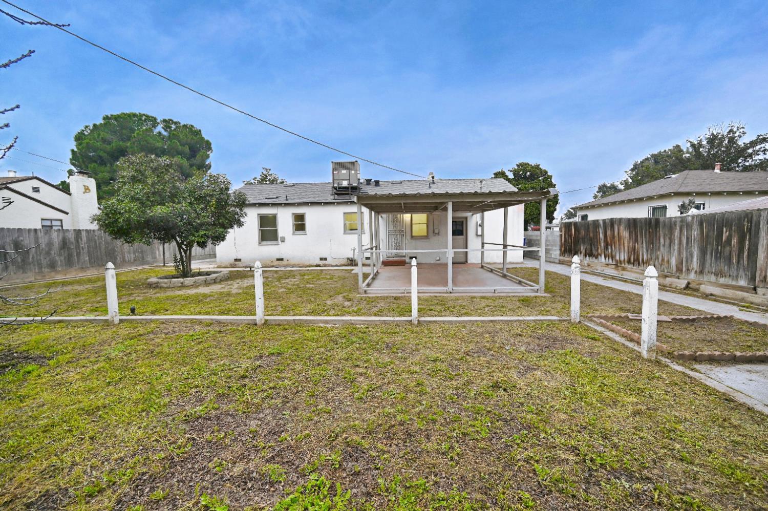 1413 W Terrace Ave, Fresno, CA 93705