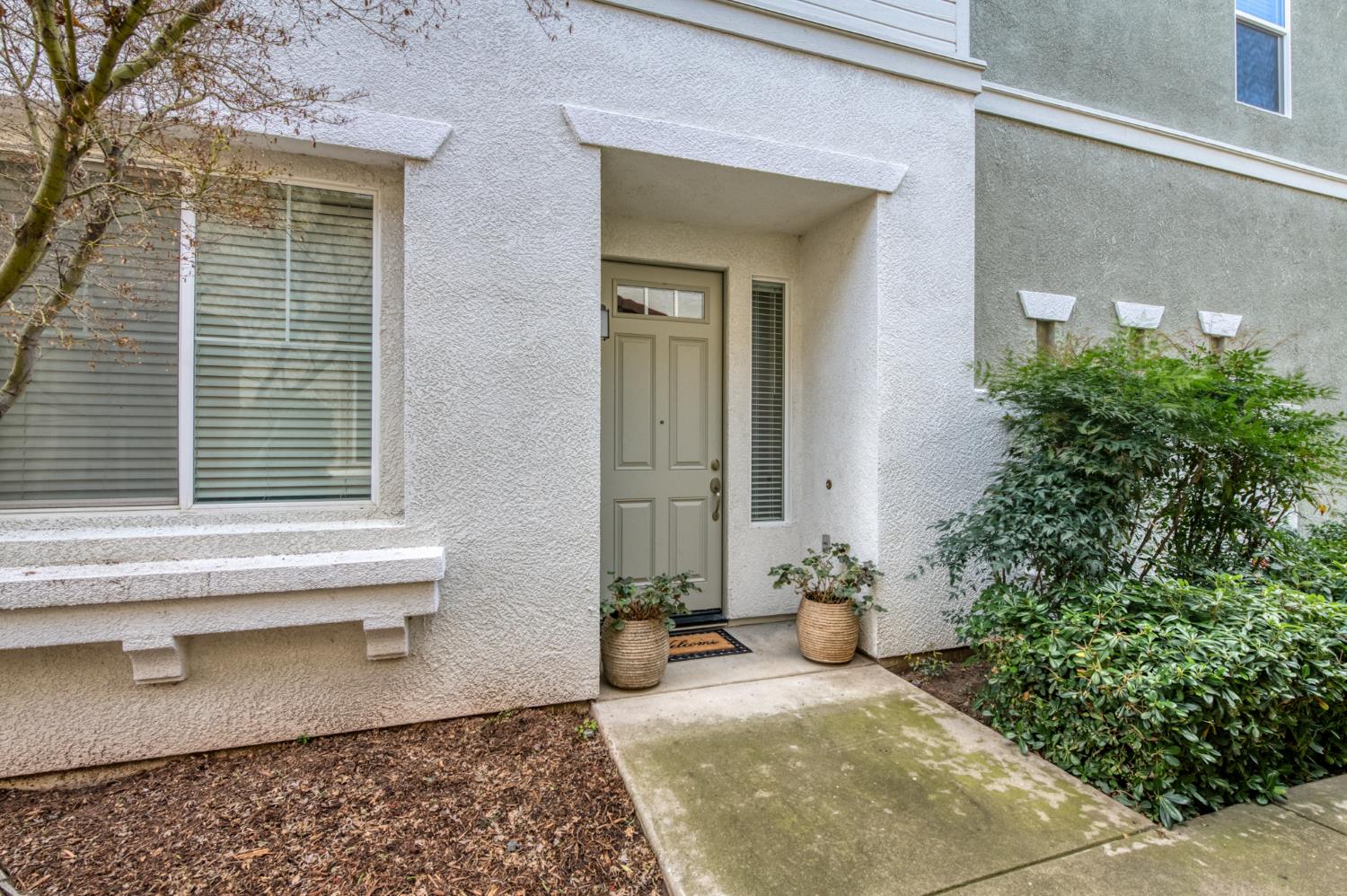 367 N Raphael Ln, Clovis, CA 93611