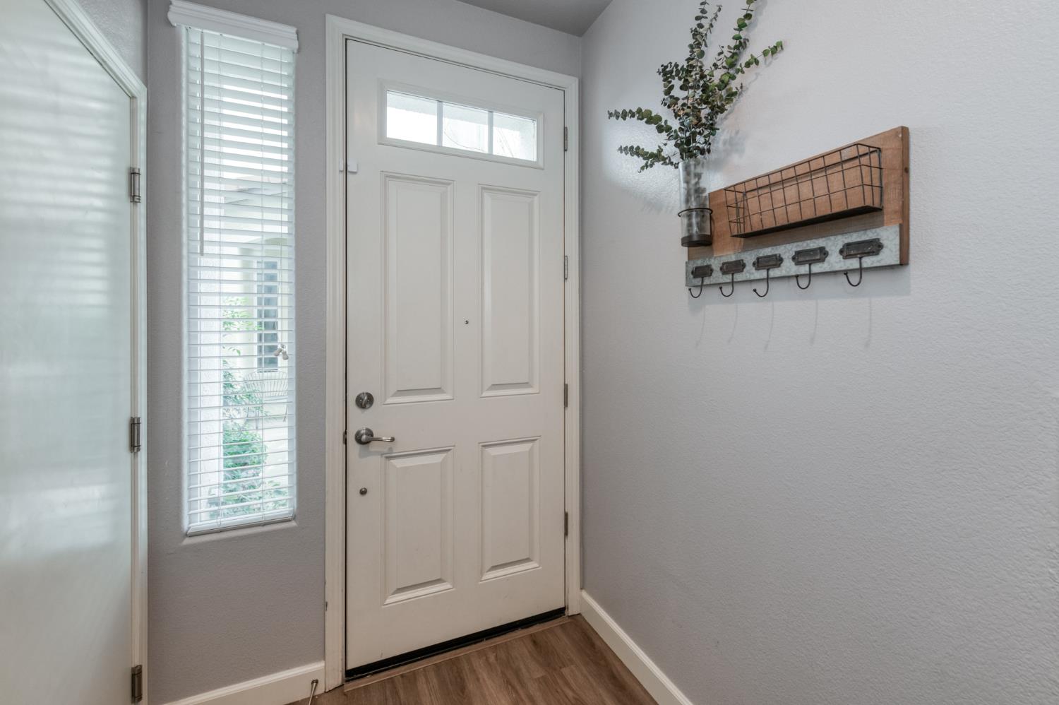 367 N Raphael Ln, Clovis, CA 93611