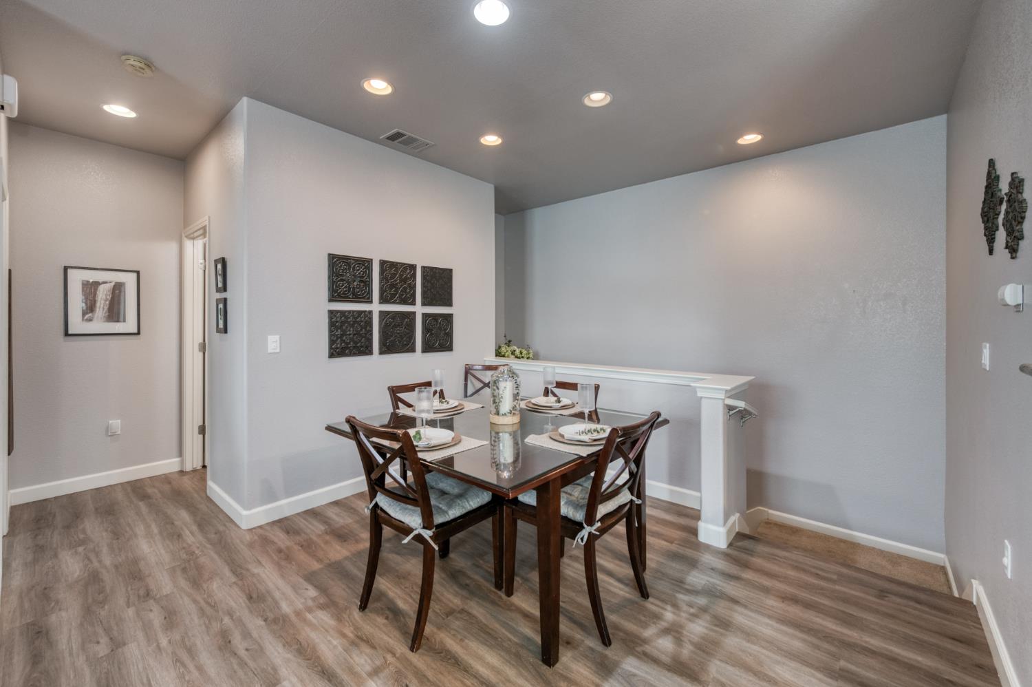 367 N Raphael Ln, Clovis, CA 93611