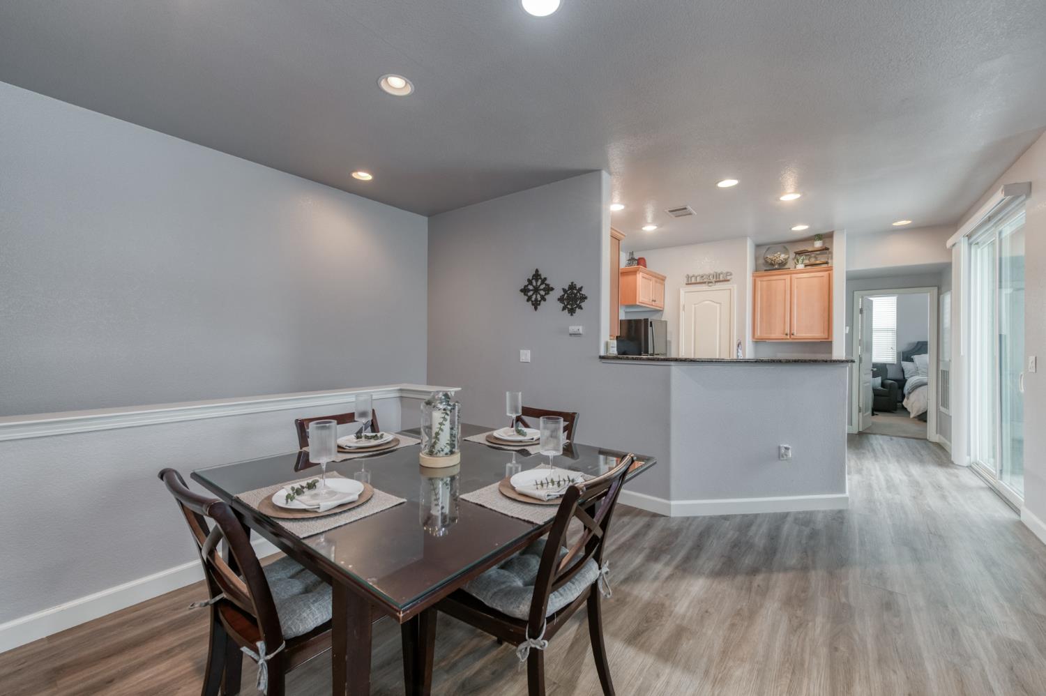 367 N Raphael Ln, Clovis, CA 93611