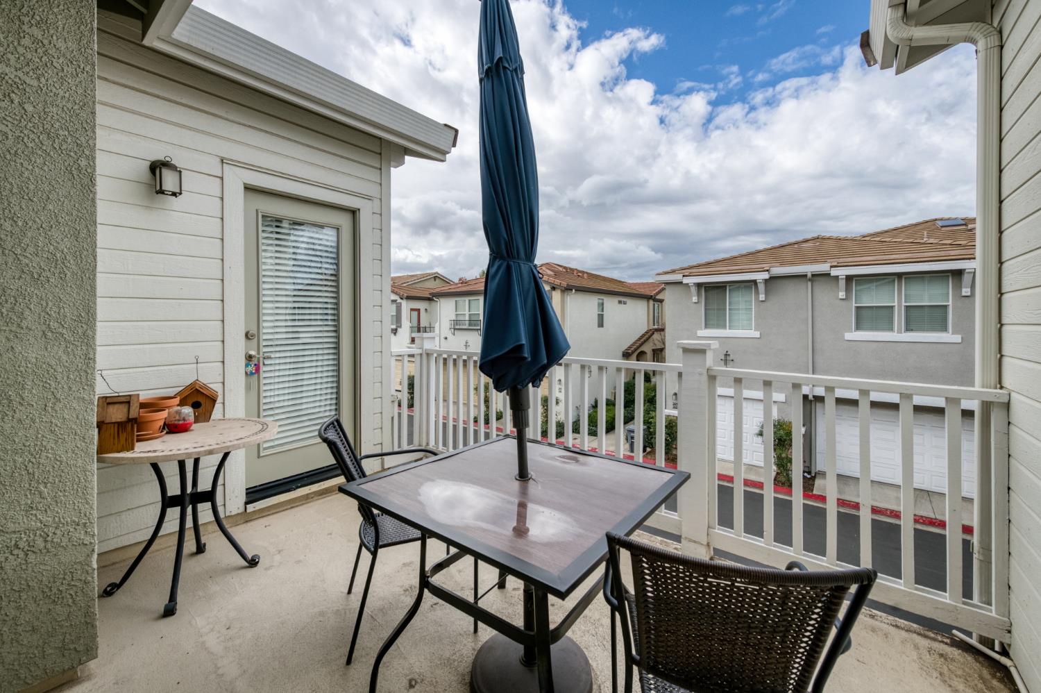 367 N Raphael Ln, Clovis, CA 93611