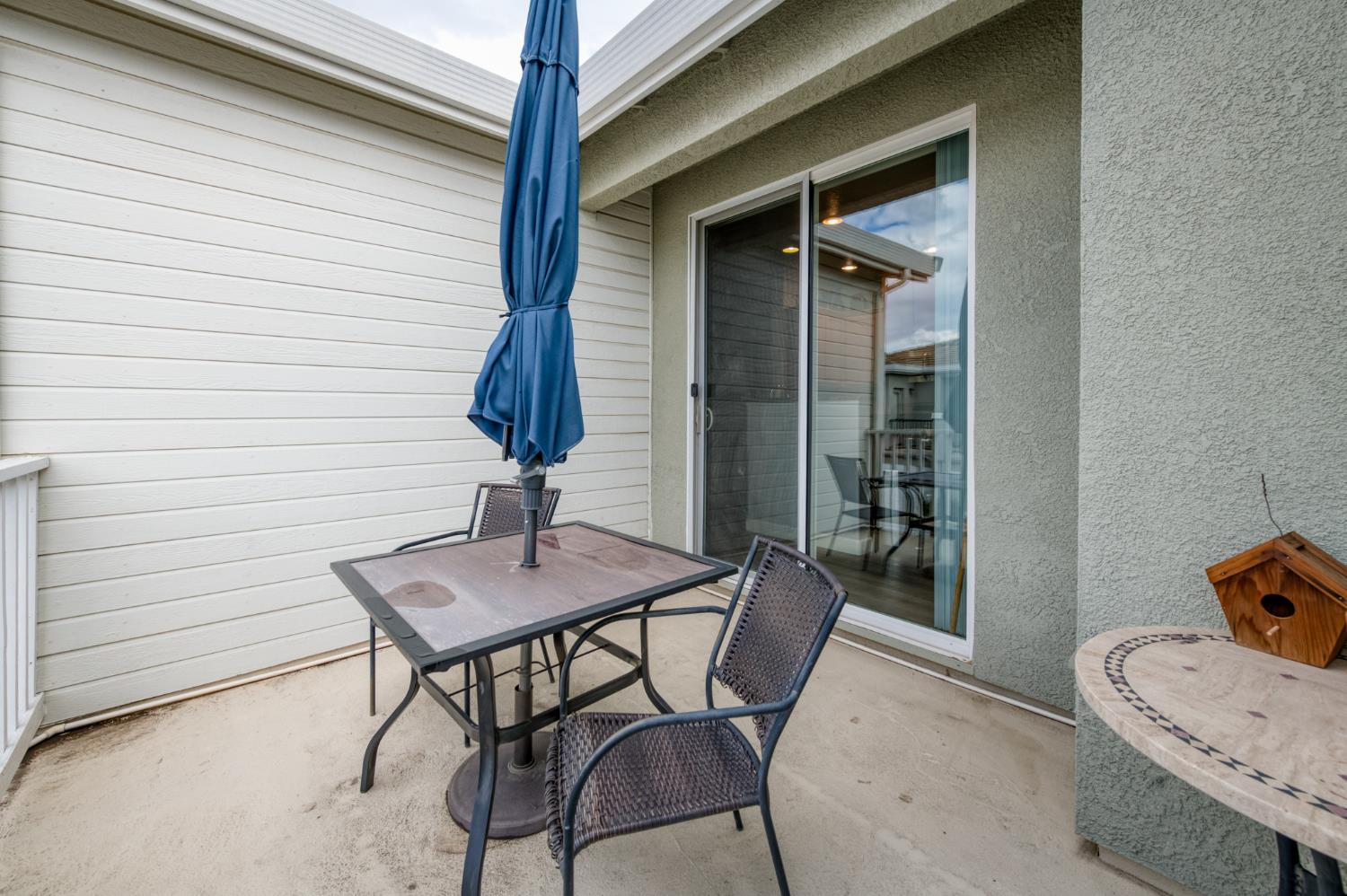 367 N Raphael Ln, Clovis, CA 93611