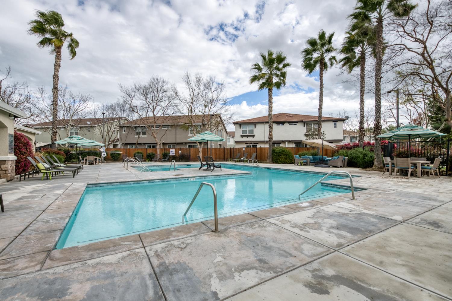 367 N Raphael Ln, Clovis, CA 93611