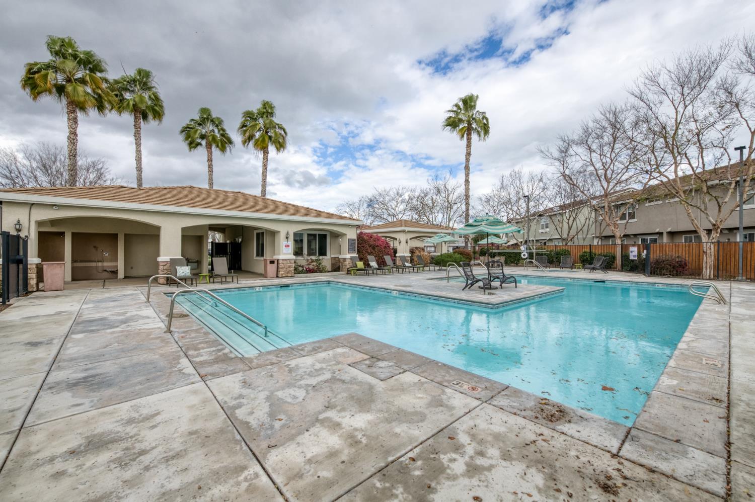 367 N Raphael Ln, Clovis, CA 93611