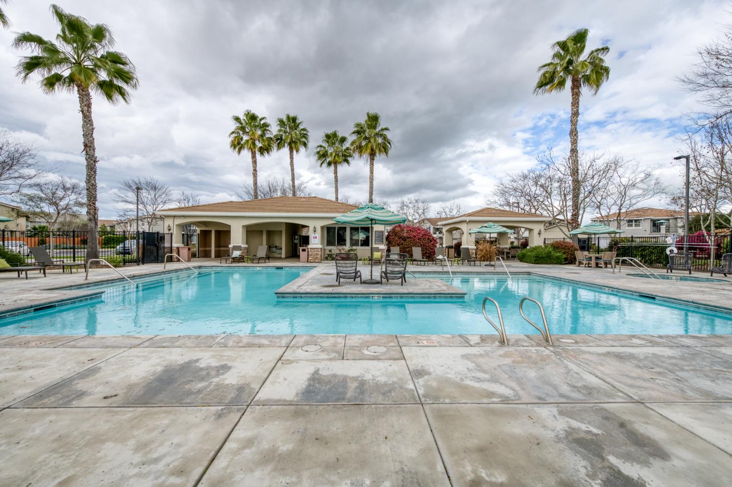 367 N Raphael Ln, Clovis, CA 93611