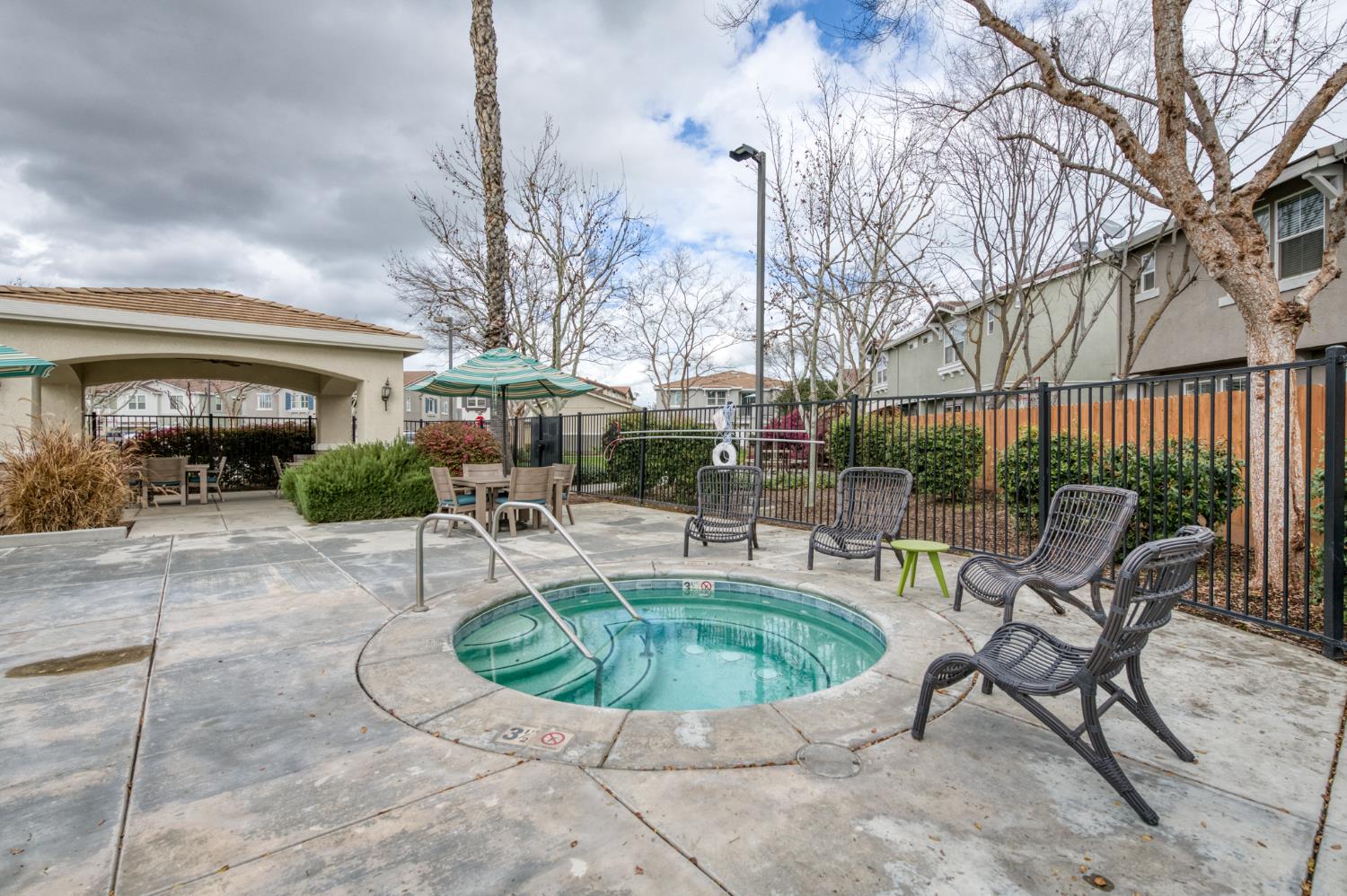 367 N Raphael Ln, Clovis, CA 93611