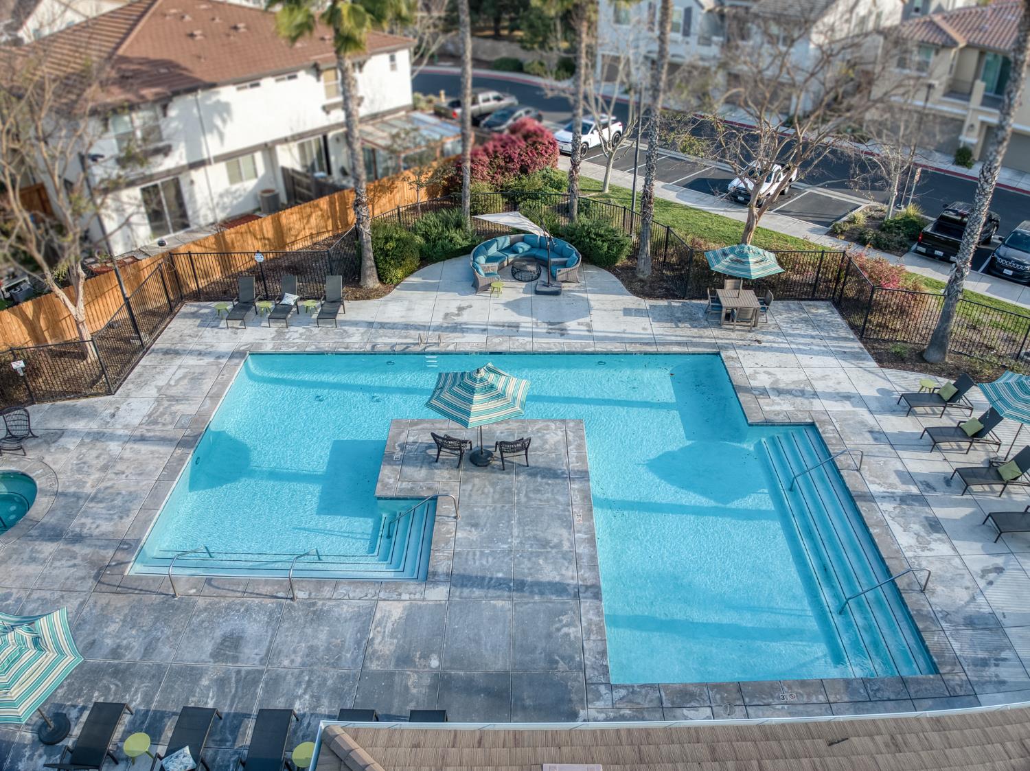 367 N Raphael Ln, Clovis, CA 93611