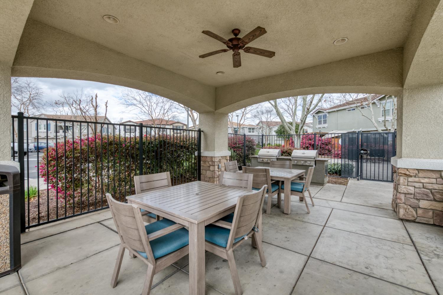 367 N Raphael Ln, Clovis, CA 93611