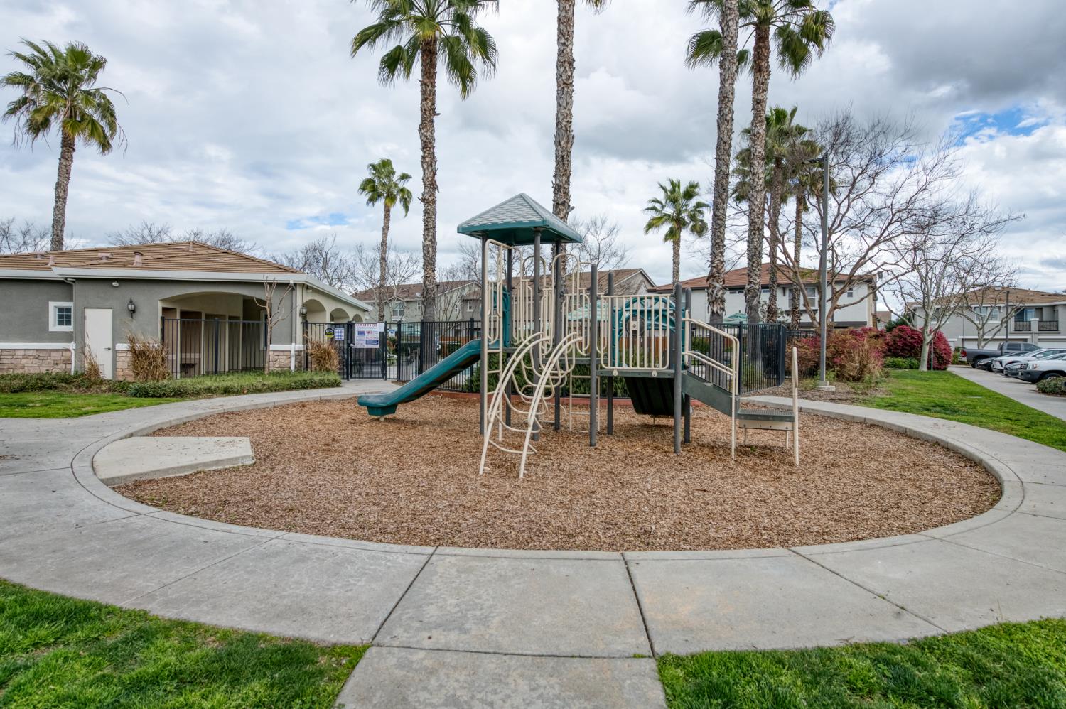 367 N Raphael Ln, Clovis, CA 93611