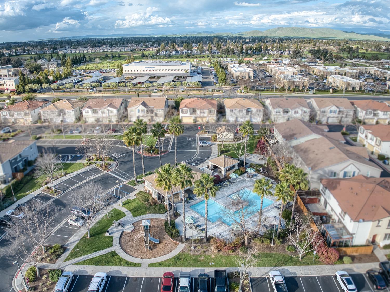 367 N Raphael Ln, Clovis, CA 93611