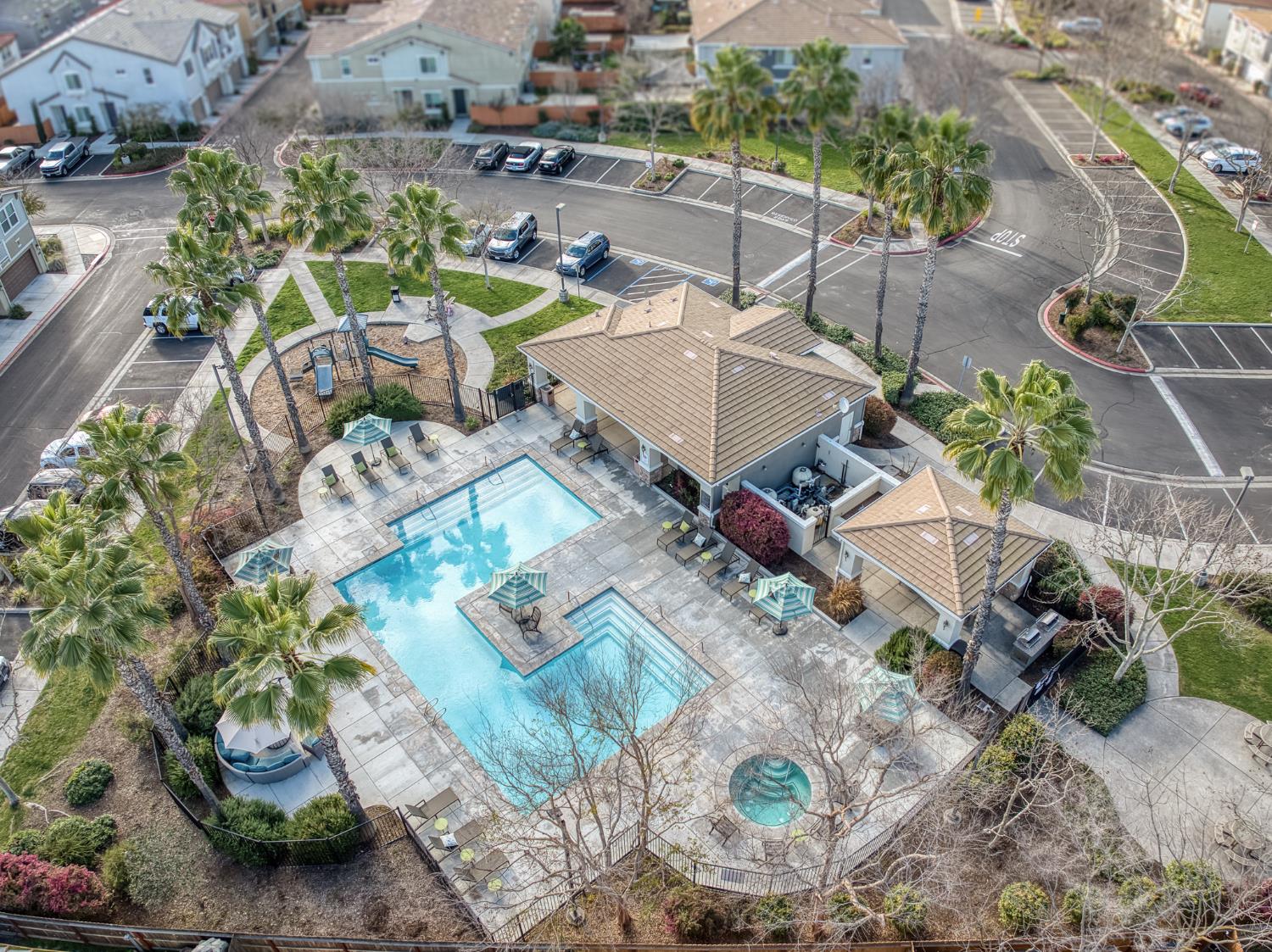 367 N Raphael Ln, Clovis, CA 93611