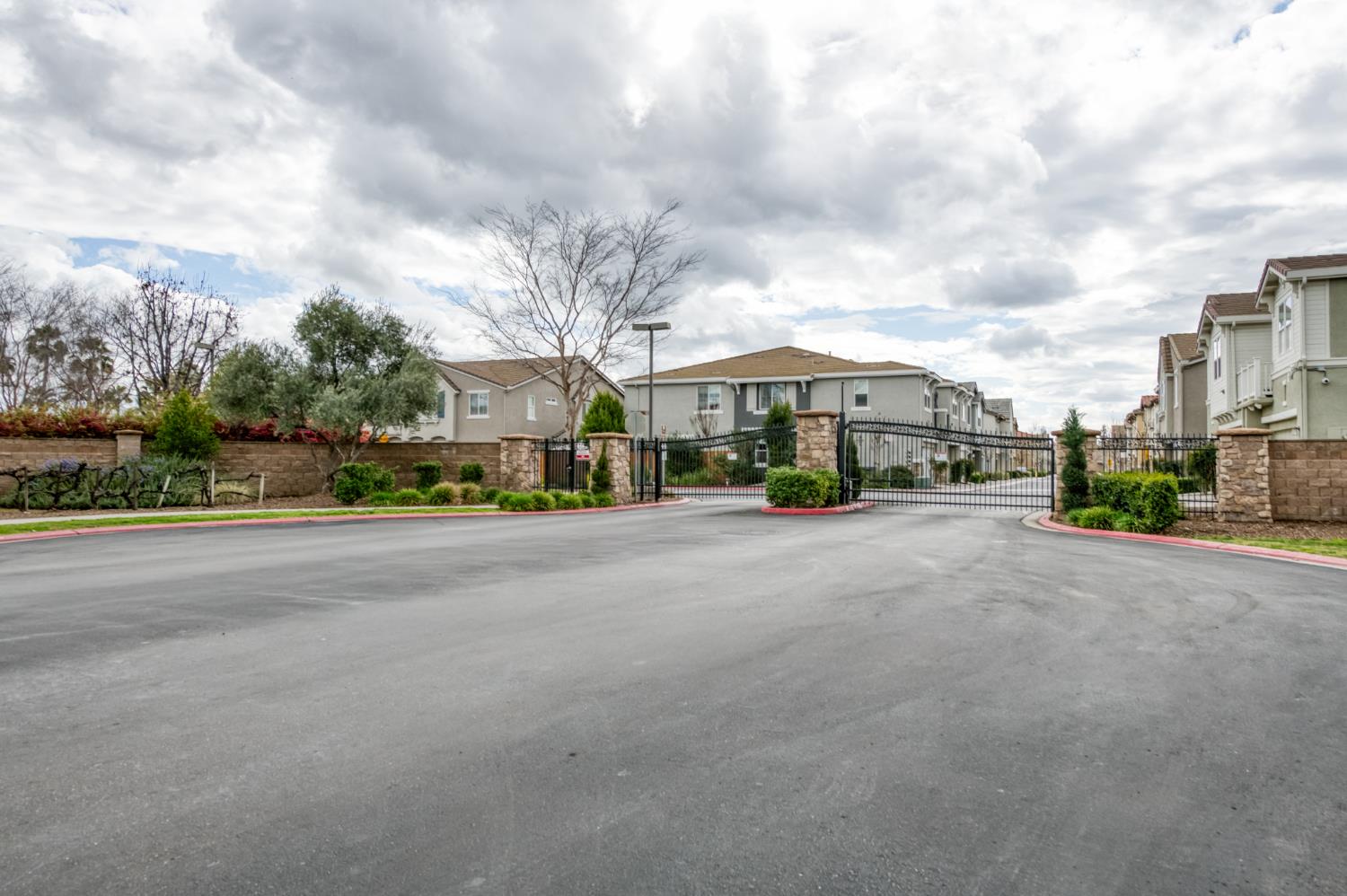 367 N Raphael Ln, Clovis, CA 93611