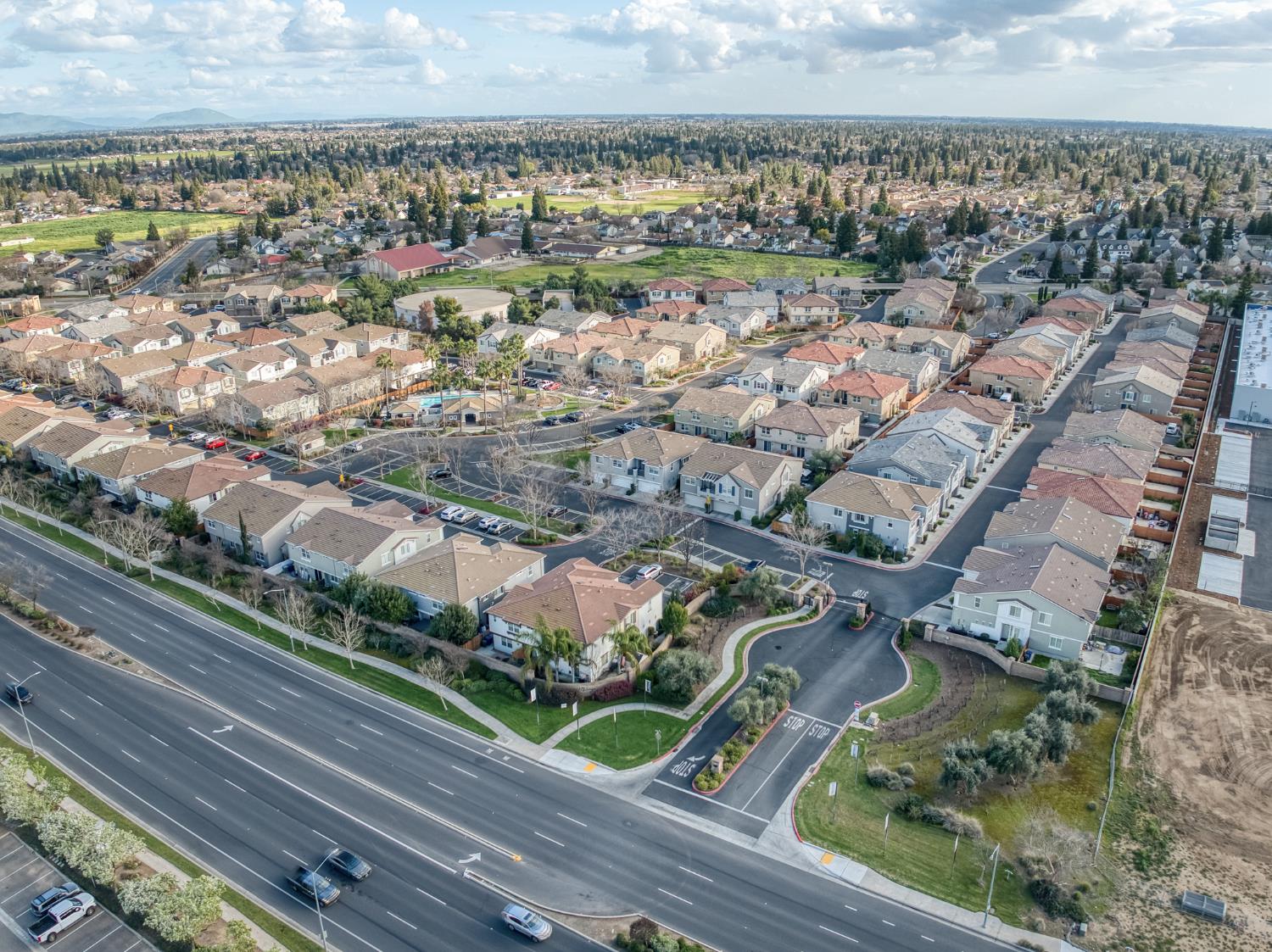 367 N Raphael Ln, Clovis, CA 93611