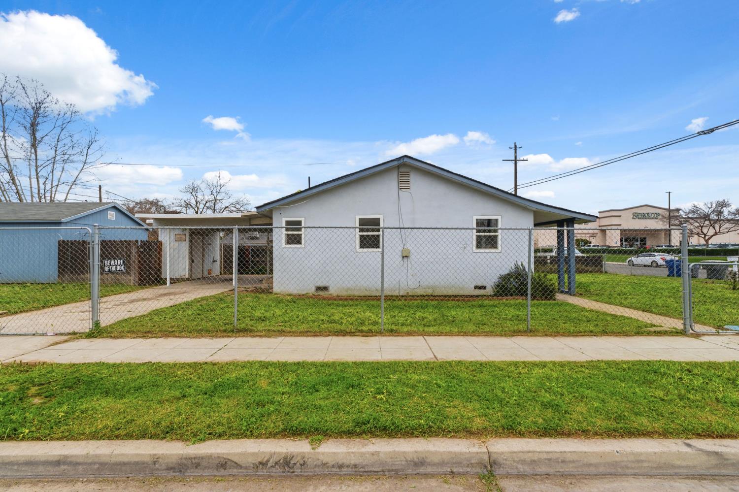 103 W Alluvial Ave, Pinedale, CA 93650