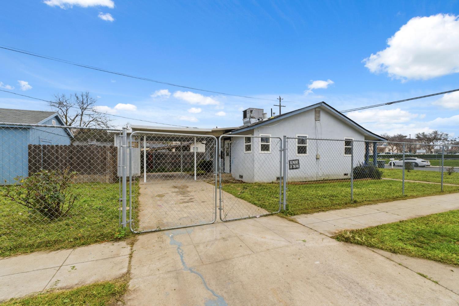 103 W Alluvial Ave, Pinedale, CA 93650