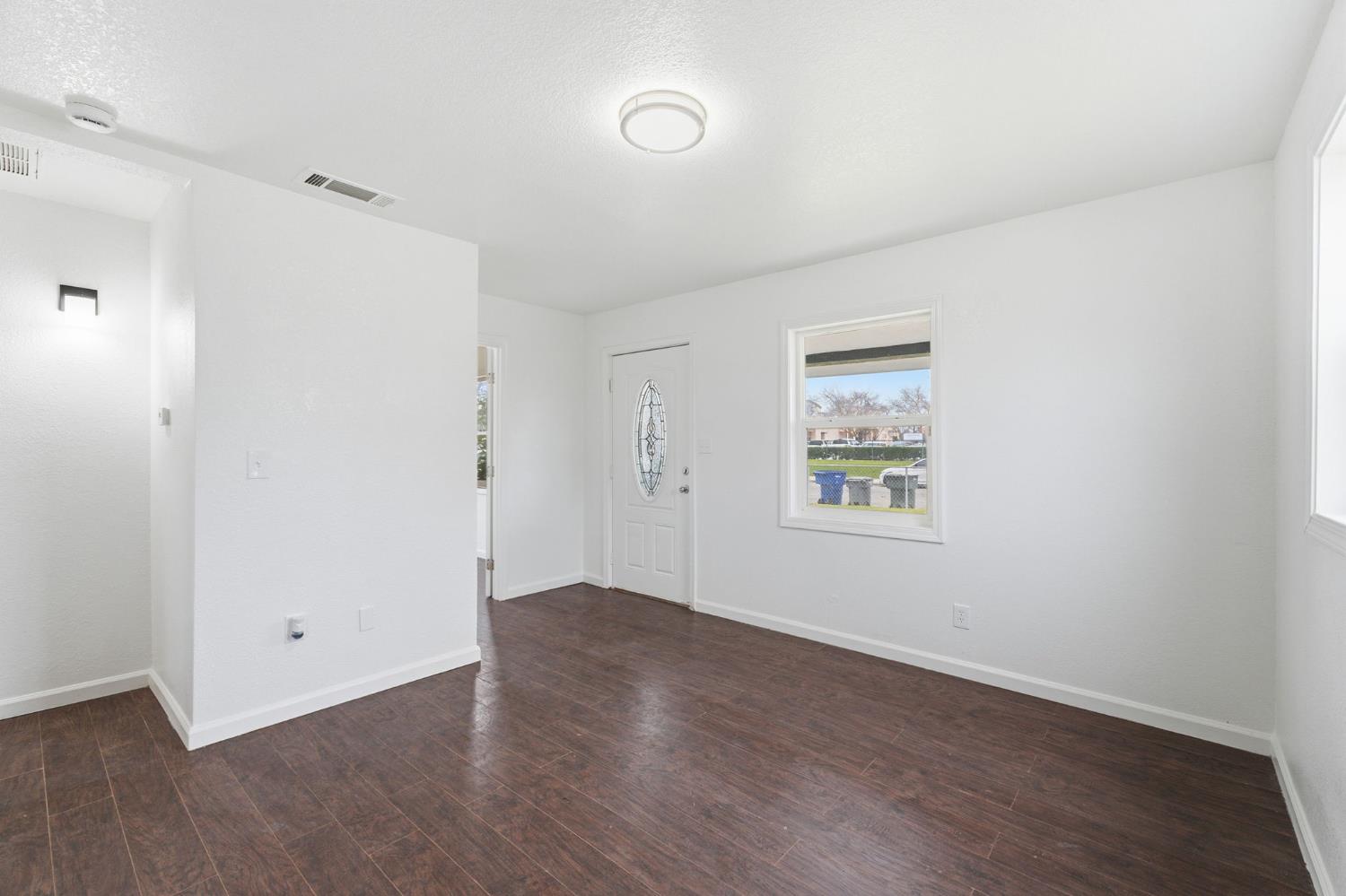 103 W Alluvial Ave, Pinedale, CA 93650