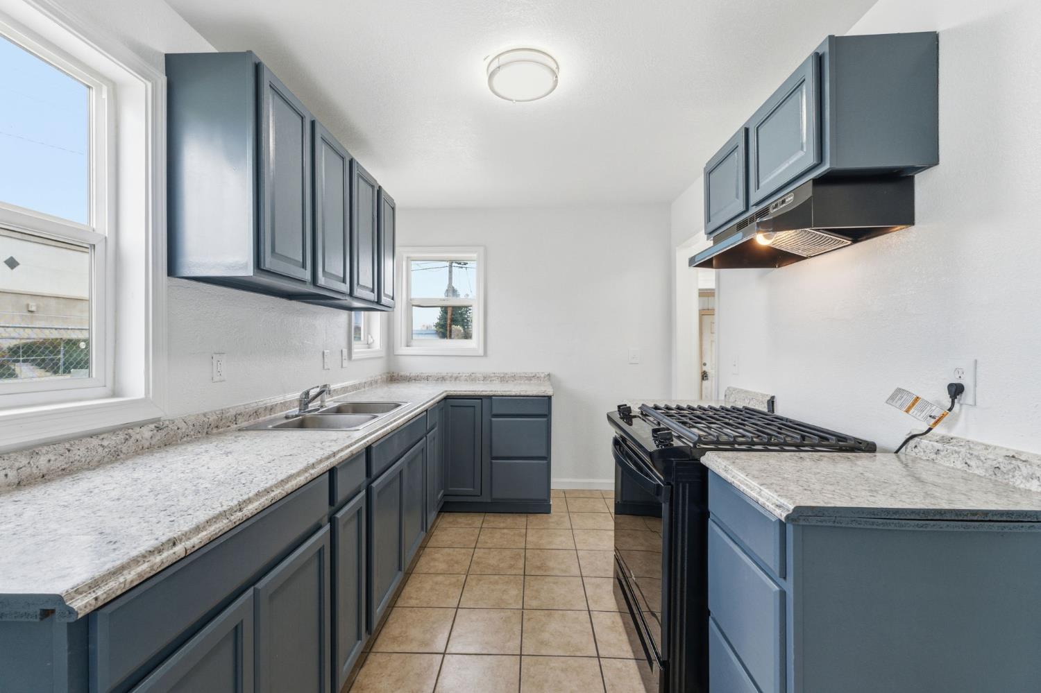 103 W Alluvial Ave, Pinedale, CA 93650