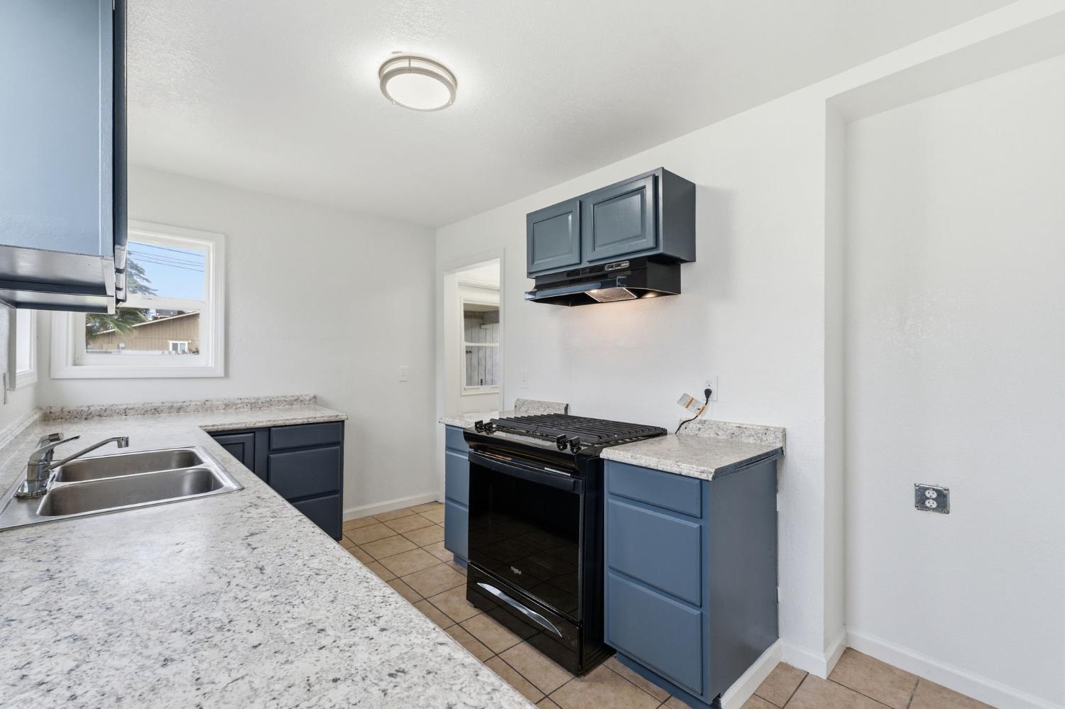 103 W Alluvial Ave, Pinedale, CA 93650