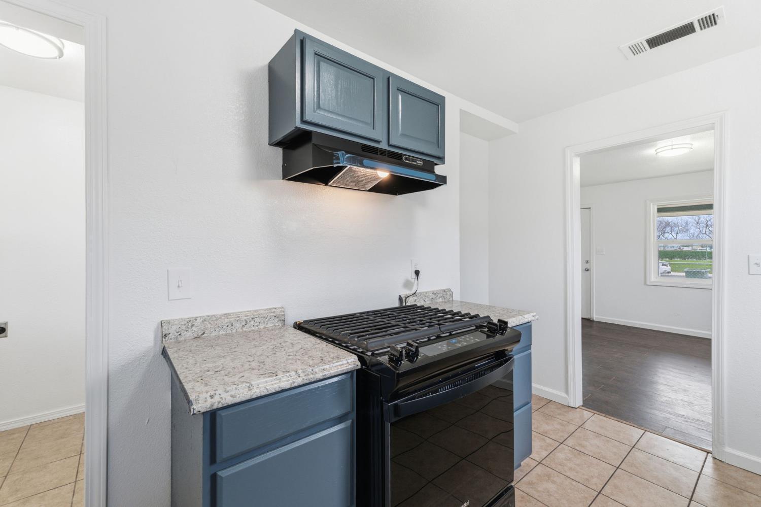 103 W Alluvial Ave, Pinedale, CA 93650