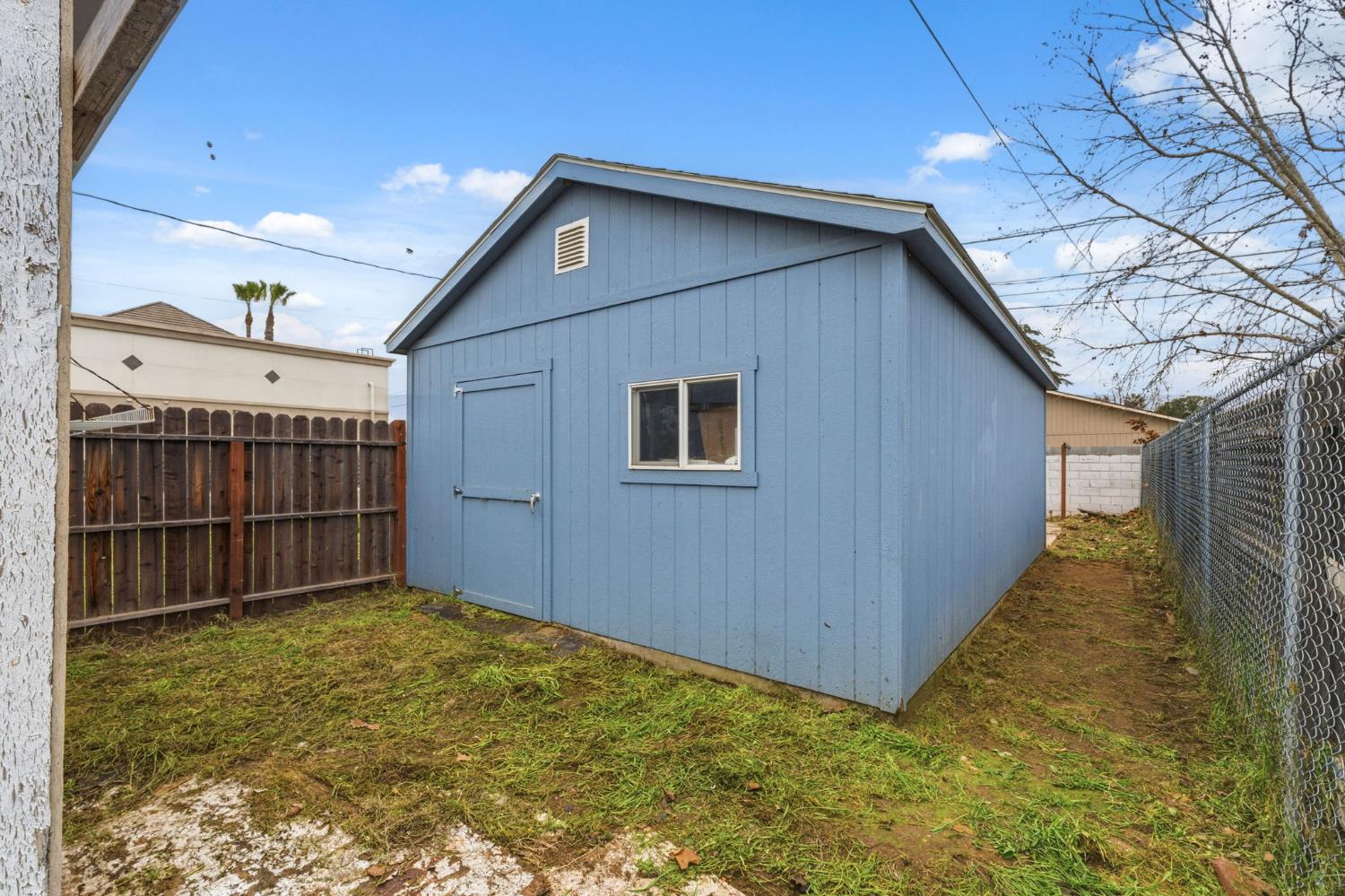 103 W Alluvial Ave, Pinedale, CA 93650