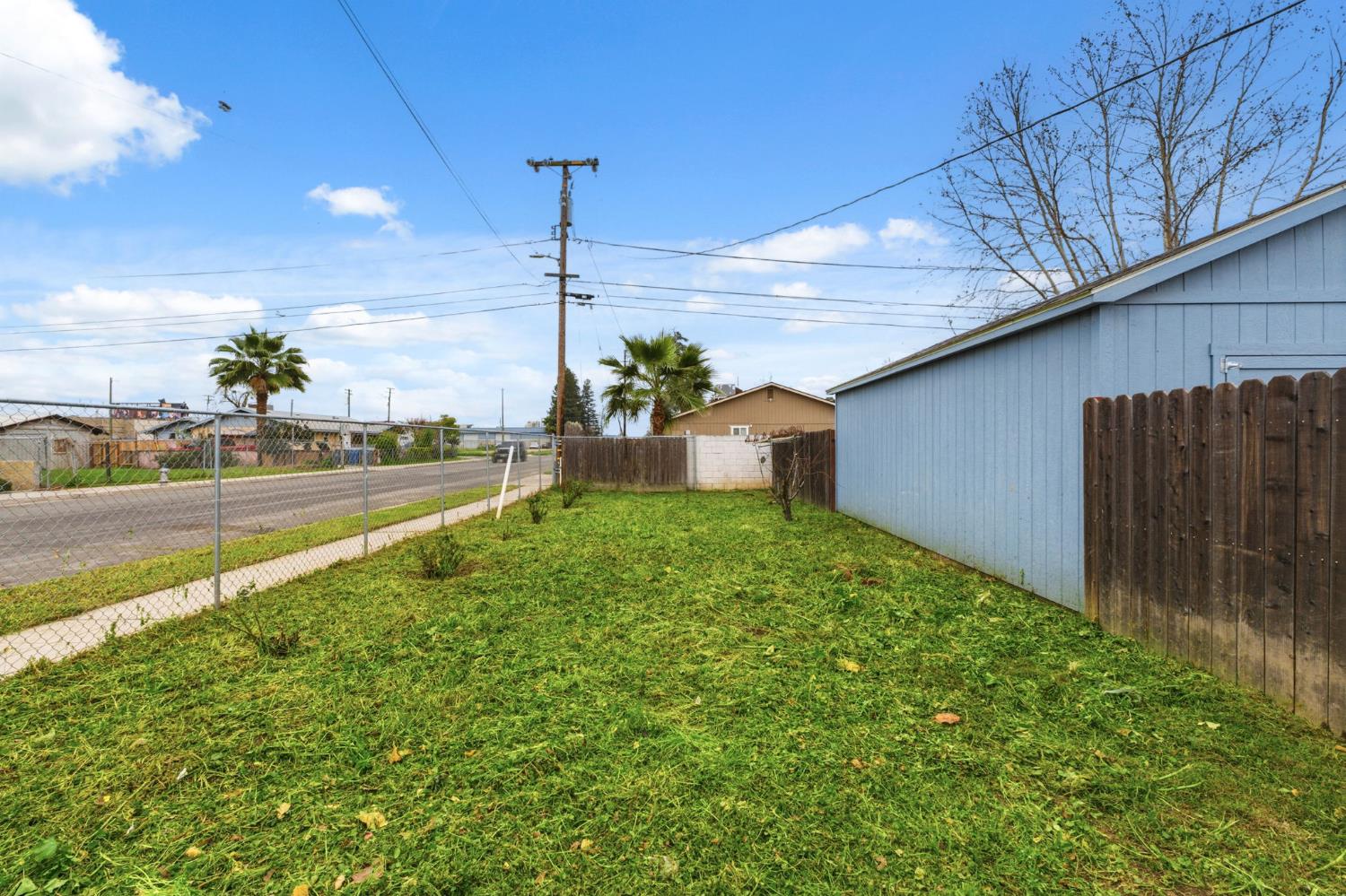 103 W Alluvial Ave, Pinedale, CA 93650