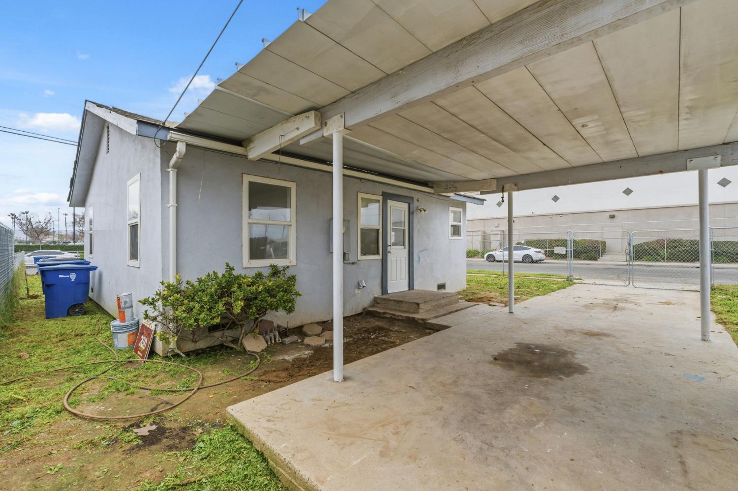 103 W Alluvial Ave, Pinedale, CA 93650