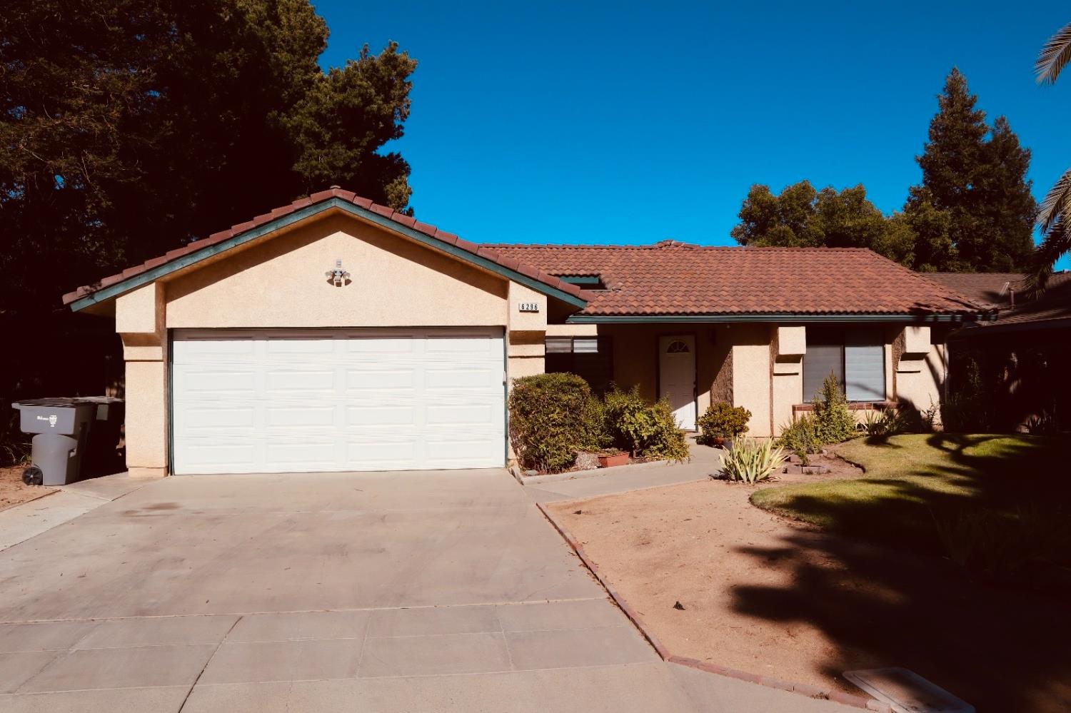 6296 N Lodi Ave, Fresno, CA 93722