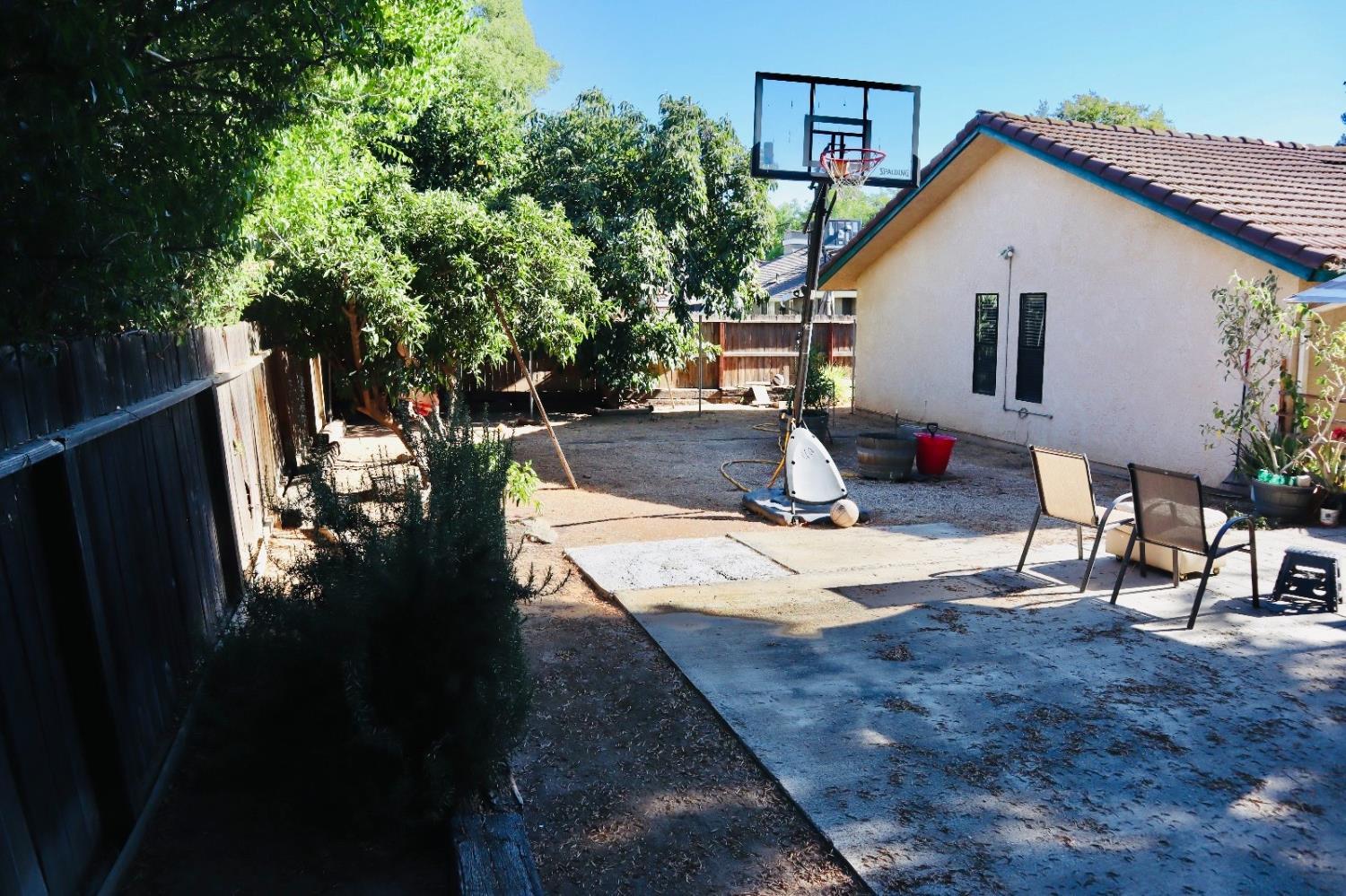 6296 N Lodi Ave, Fresno, CA 93722