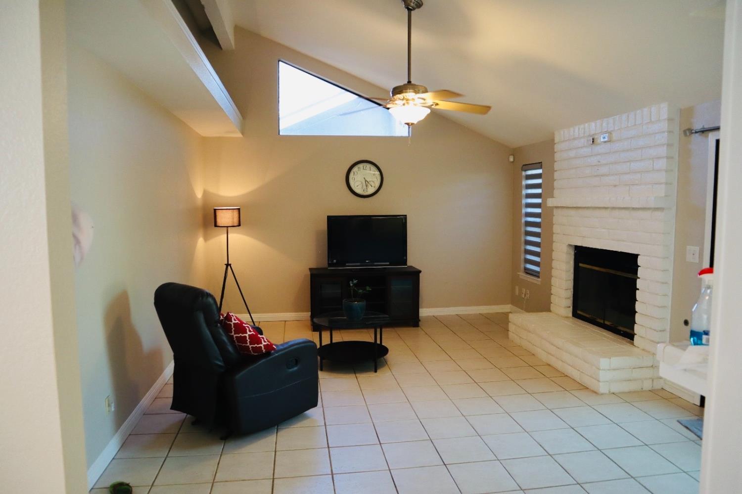 6296 N Lodi Ave, Fresno, CA 93722