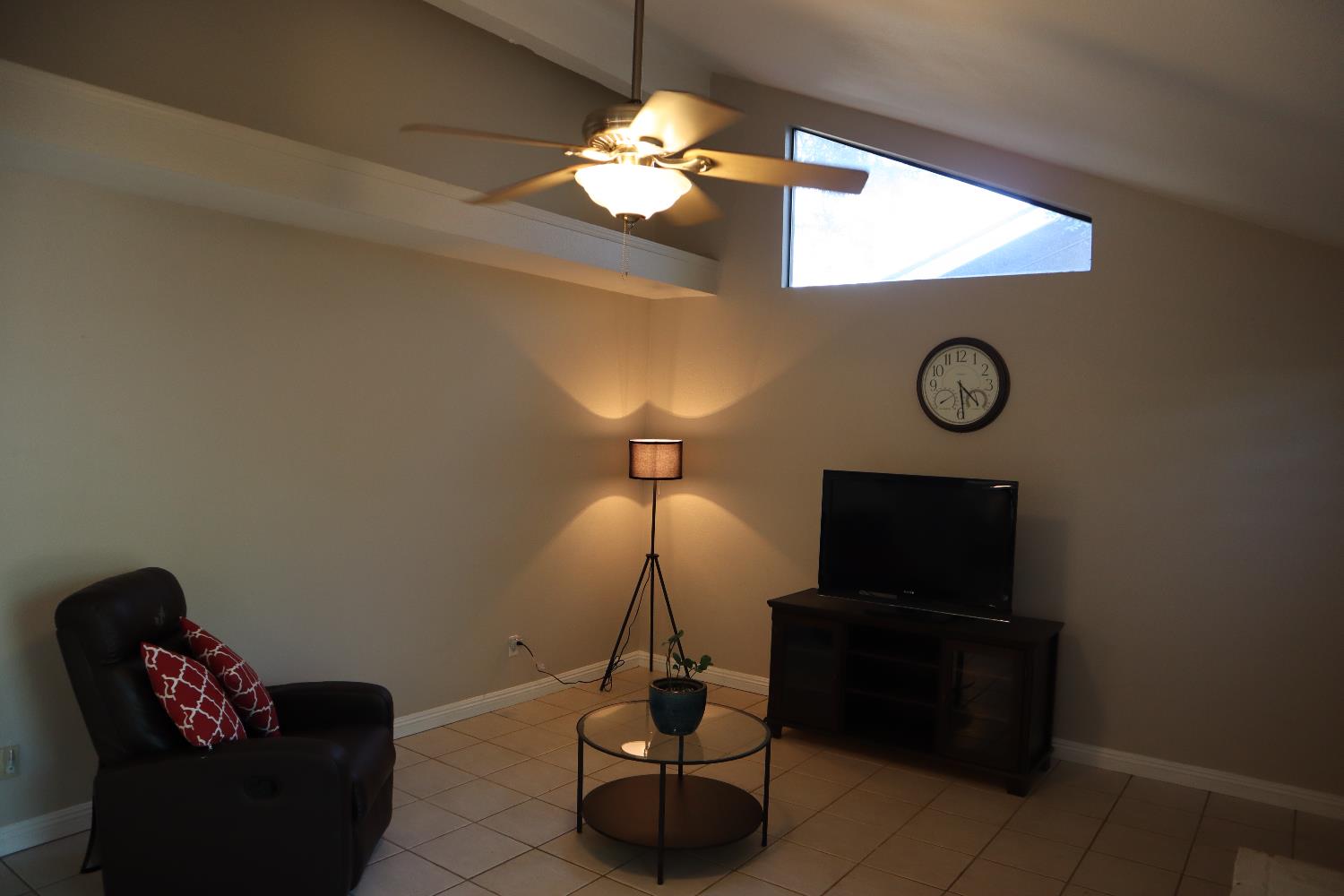 6296 N Lodi Ave, Fresno, CA 93722