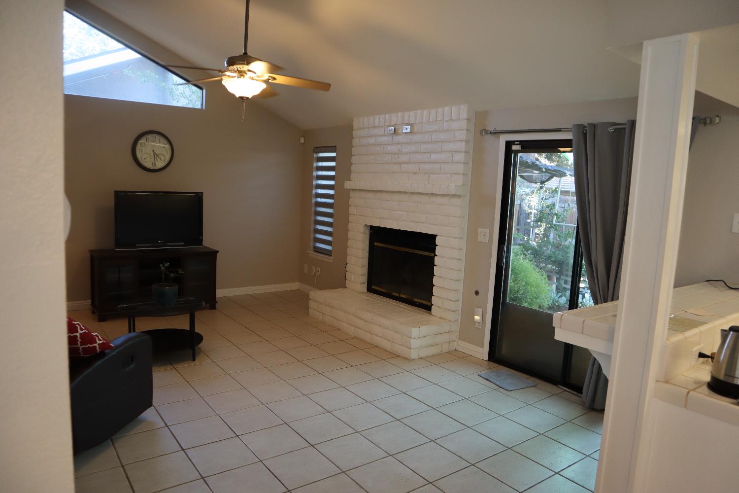 6296 N Lodi Ave, Fresno, CA 93722