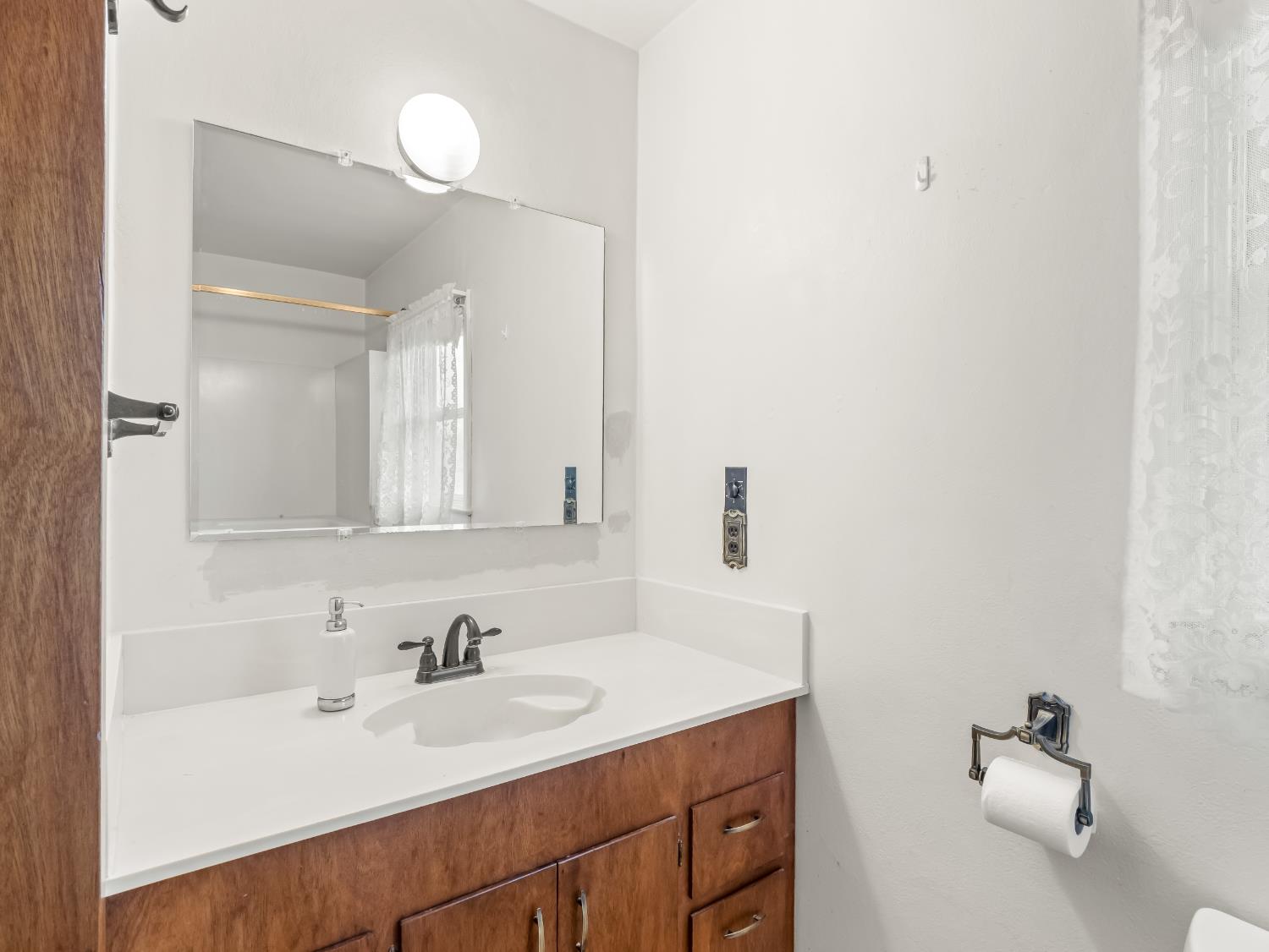 4494 Cook St, Le Grand, CA 95333