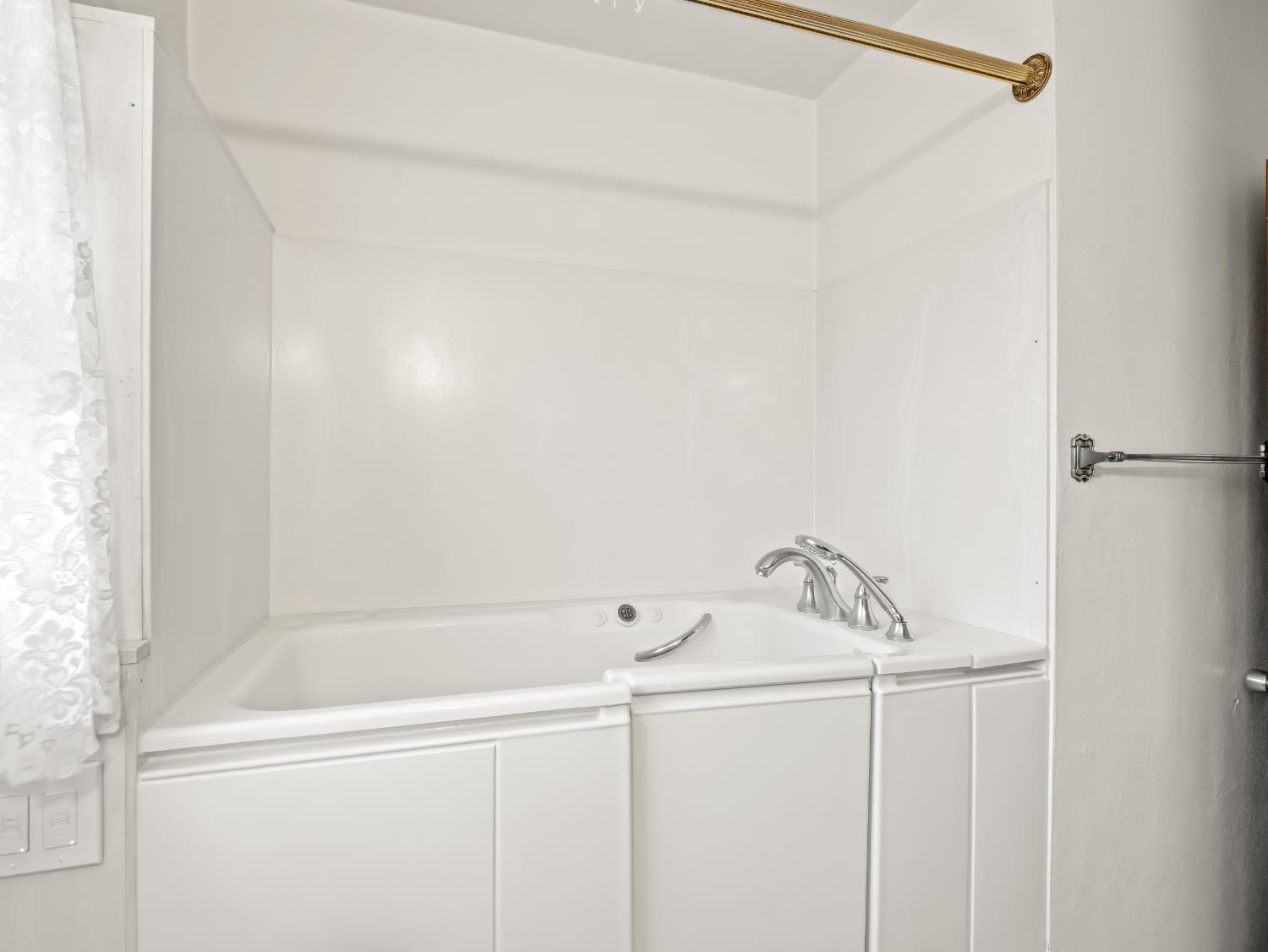 4494 Cook St, Le Grand, CA 95333