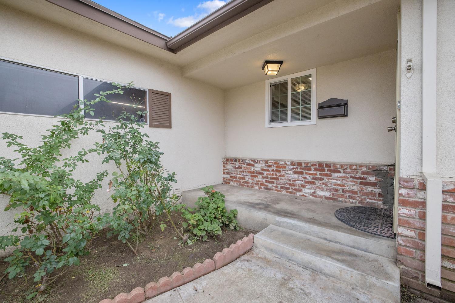 692 W Gettysburg Ave, Clovis, CA 93612