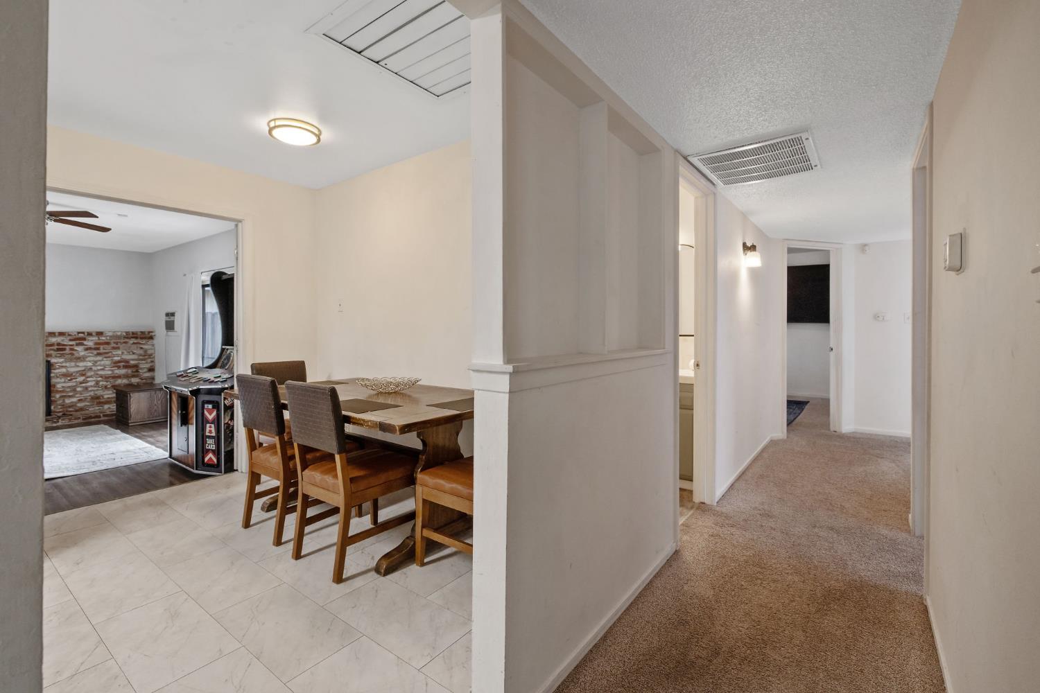 692 W Gettysburg Ave, Clovis, CA 93612