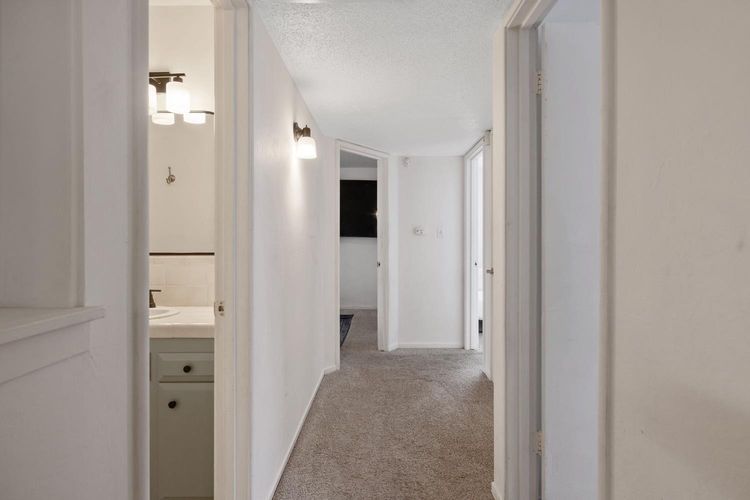 692 W Gettysburg Ave, Clovis, CA 93612