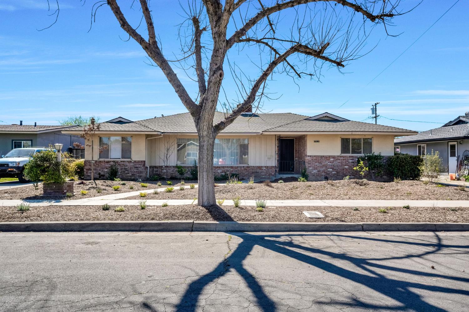 217 W Cortland Ave, Fresno, CA 93705