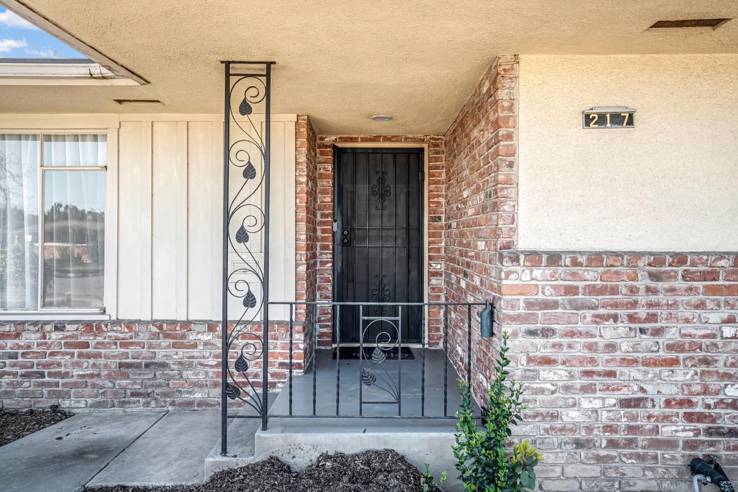 217 W Cortland Ave, Fresno, CA 93705